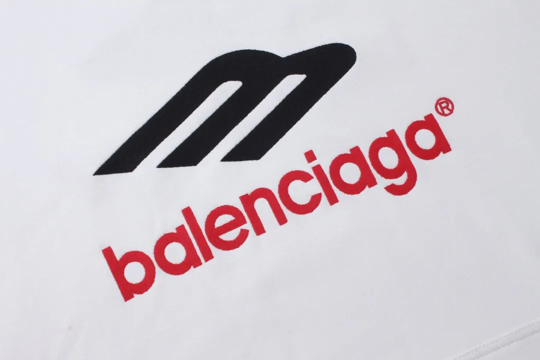 🅿️316 Detailed pictures [Top version. Official website quality] BALENCI*GA/Paris BALENCI*GA#2024 latest model, large letter LOGO icon embroidered hooded sweatshirt. Brick cabinet synchronization. Develop and develop genuine products at the first time. Embroidery. All colors are on the same board. Welcome to compare! The fabric is made of Paris ZP custom-woven and dyed cotton double-yarn large parka. The weight is 450 grams. The cloth surface is clean. The cloth pattern is clear. It is soft and comfortable. It has good color fastness and is not easy to change color. The threads are woven and dyed with no color difference. The embroidery is done using an imported Tajima embroidery machine, with a three-dimensional effect and clear lines. There are no burrs and miscellaneous threads, and the embroidery is of ultra-high craftsmanship. The version adopts OS loose shoulder design. Same style for men and women. Code: BL238006 Color: dark blue gray, white Size: XS S M L