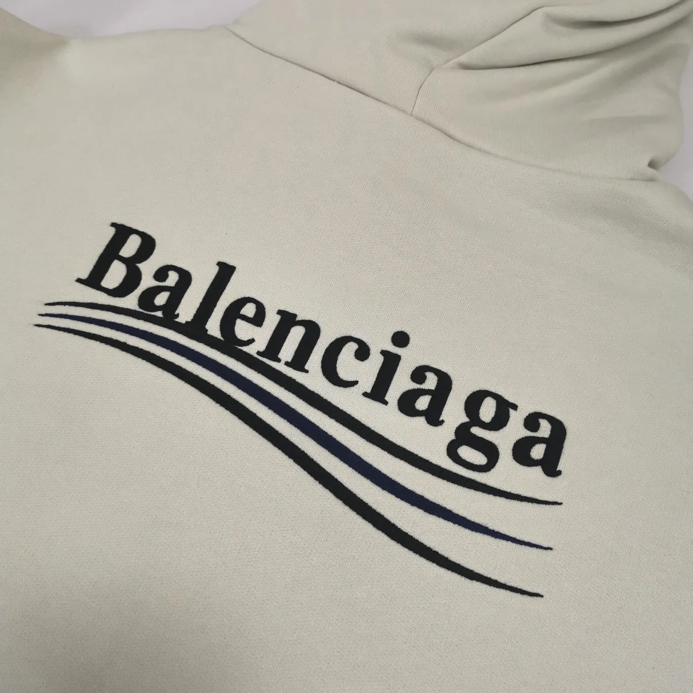 [New arrival] The top tested version of Balenciaga BALENCIAGA Cola Malone embroidery printed male and female couple star's same style autumn and winter pure cotton hoodie hooded sweatshirt in three colors, guaranteed to be the same as the original fabric, no color difference! Customized dyeing in a package! INS, Xiaohongshu’s popular style, classics that never fade away! The king of orders in Spain, the fried chicken is highly recommended! 480% pure cotton terry fabric, comfortable and warm! Full of drape! The printing uses Tajima embroidery machine imported from Japan, which is known as the fighter among embroidery machines. The embroidery is meticulous, with no threads or skipped threads, the printing and embroidery are full and fine, and the letter spacing is consistent with ZP! Wearing it gives you full confidence and peace of mind! The labels and washes are all correct! On behalf of G at the same level! Consistent packaging at the counter! Size: XS-L Color: Purple light gray white gray P:450