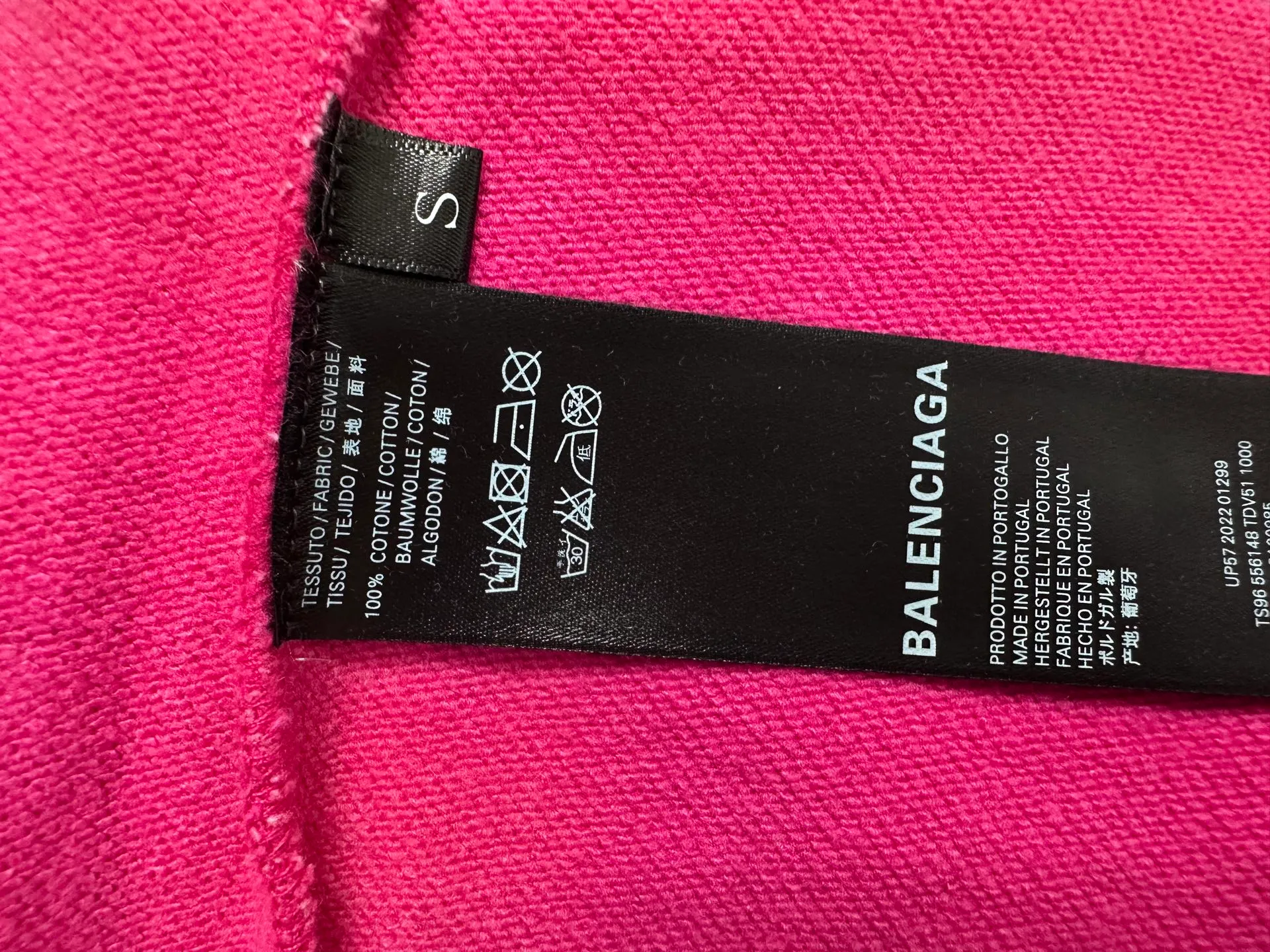 🅿️330 [BALENCIaGA] Paris small letters rhinestone washed hooded sweatshirt. The fabric is made of 400g Paris-specific double yarns*high weight double yarn ribs. It is pressed using a high-temperature air machine. The high-temperature gas contacts the fabric and uses heat energy and pressure to press the fabric to ensure uniform heat distribution. The fabrics have been washed and aged. It has a better hand feel and texture. It is not easy to deform, not easy to shrink, not easy to fade, and maintains long-term beauty. Same style for men and women! ! Size: S-XL