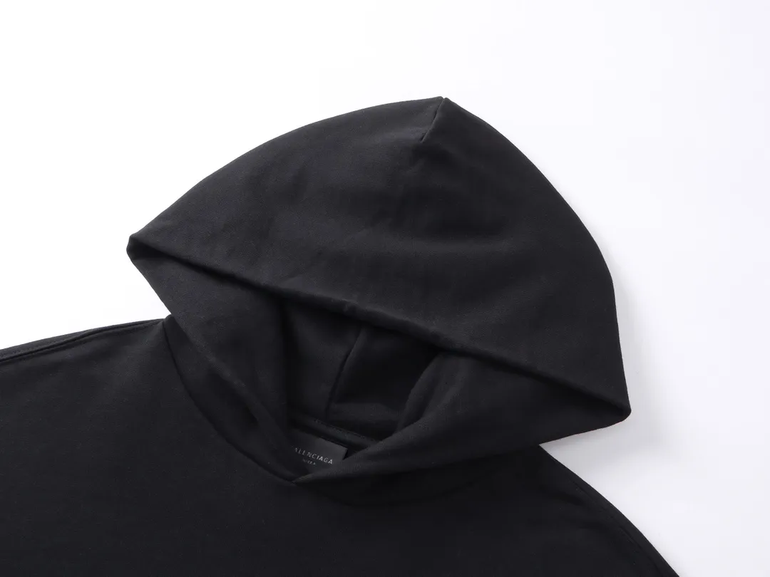 🅿️310 Actual pictures [Top version. Official website quality] BALENCI*GA/Paris BALENCI*GA# new model, with paris. Stress art wood work on the front and rhinestoned hooded sweatshirt on the front. . Brick cabinet synchronization. The fabric is made of Paris ZP custom-woven and dyed cotton terry sweatshirt. The weight is 460 grams. The cloth surface is clean. The cloth pattern is clear. It is soft and comfortable. It has good color fastness and is not easy to change color. The threads are woven and dyed with no color difference. The front hot diamond is made of imported Austrian diamond, which has good gloss and is not easy to fall off. Comparisons welcome. Restore brick cabinet. The version adopts OS loose shoulder style. Same style for men and women. Code: BL238922 Color: Black Size: XS S M L