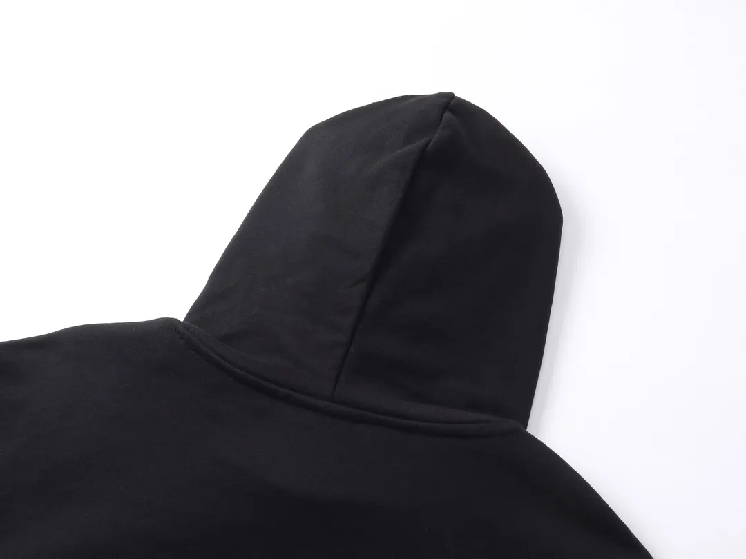 🅿️310 Actual pictures [Top version. Official website quality] BALENCI*GA/Paris BALENCI*GA# new model, with paris. Stress art wood work on the front and rhinestoned hooded sweatshirt on the front. . Brick cabinet synchronization. The fabric is made of Paris ZP custom-woven and dyed cotton terry sweatshirt. The weight is 460 grams. The cloth surface is clean. The cloth pattern is clear. It is soft and comfortable. It has good color fastness and is not easy to change color. The threads are woven and dyed with no color difference. The front hot diamond is made of imported Austrian diamond, which has good gloss and is not easy to fall off. Comparisons welcome. Restore brick cabinet. The version adopts OS loose shoulder style. Same style for men and women. Code: BL238922 Color: Black Size: XS S M L