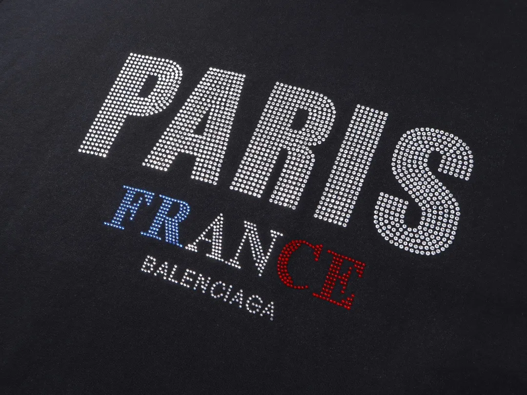 🅿️310 Actual pictures [Top version. Official website quality] BALENCI*GA/Paris BALENCI*GA# new model, with paris. Stress art wood work on the front and rhinestoned hooded sweatshirt on the front. . Brick cabinet synchronization. The fabric is made of Paris ZP custom-woven and dyed cotton terry sweatshirt. The weight is 460 grams. The cloth surface is clean. The cloth pattern is clear. It is soft and comfortable. It has good color fastness and is not easy to change color. The threads are woven and dyed with no color difference. The front hot diamond is made of imported Austrian diamond, which has good gloss and is not easy to fall off. Comparisons welcome. Restore brick cabinet. The version adopts OS loose shoulder style. Same style for men and women. Code: BL238922 Color: Black Size: XS S M L