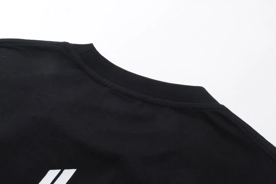 🅿️180 detailed pictures [Top version. Official website quality] BALENCI*GA/Paris. Multi-element trademark LOGO short-sleeved T-shirt 2024 new style. All pattern details, colors, Y boards are customized, and the brick cabinets are synchronized. Genuine products are developed at the first time, and you can print and compare! The fabric is made of Paris ZP custom-woven and dyed cotton double yarn. Weighing 260 grams, the cloth surface is clean. The cloth pattern is clear, soft and comfortable. The threads are dyed with no color difference. The printing uses environmentally friendly imported materials, the letters are clear and the effect is three-dimensional. The version adopts OS loose shoulder design. Same style for men and women. Code: BL223375 Color: black, white Size: XS to L