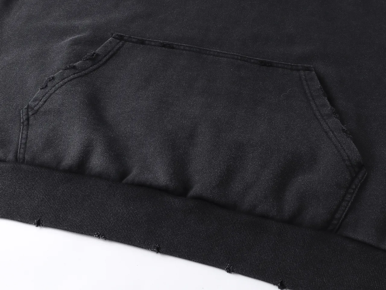 🅿️340 real photos [Top version. Official website quality] BALENCI*GA/Paris #2025 new style washed hooded sweatshirt with letter LOGO chest patch embroidery, ready-to-wear washed and worn, full of design. Welcome to compare. The fabric is made of Paris ZP custom-woven and dyed cotton. The weight is 460 grams. The cloth surface is clean. The cloth pattern is clear, soft and comfortable. The threads are dyed with no color difference. The classic letter LOGO is embroidered with imported Tajima embroidery machine. The effect is three-dimensional. Restore the brick cabinet, adopt OS loose shoulder style. Same style for men and women. Code: BL258960 Color: washed black Size: XS S M L