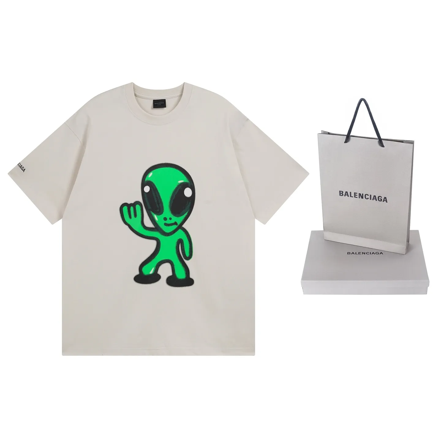 🅿️194 real photos [top version. official website quality] BALENCI*GA/25 new model. The front is directly printed with hithg there + dripley art work + luminous effect, aliens are printed on the front, smiley faces are printed on the back, short-sleeved T-shirt with embroidered letters on the right sleeve # SS25 latest style. Research and development at the first time, different market currencies. Comparisons welcome. The fabric is made of Paris ZP custom-woven and dyed cotton double yarn. Weighing 260 grams, the cloth surface is clean. The cloth pattern is clear, soft and comfortable. The threads are dyed with no color difference. Printing adopts computer direct printing. Jubie market currency. Welcome to compare. The version adopts OS loose shoulder design. Same style for men and women. Code: BL253683 Color: off-white, black, floral gray Size: XS S M L