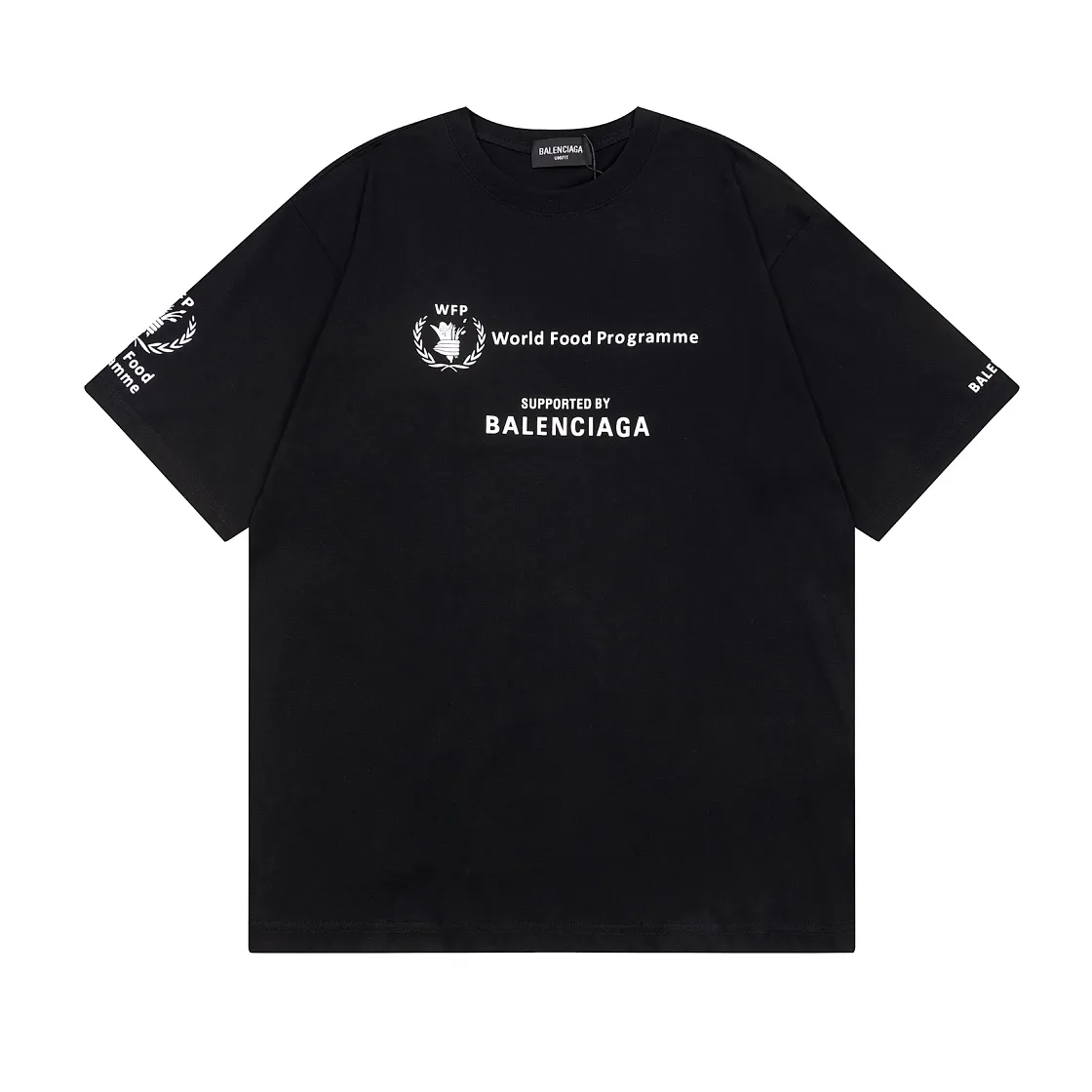 🅿️170 Detailed picture [Top version. Official website quality] BALENCIAGA/Balenciaga WFP4044 World Food Agency charity limited edition #short-sleeved T-shirt. The fabric is made of Paris ZP custom-woven and dyed cotton double yarn. Weighing 260 grams, the cloth surface is clean. The cloth pattern is clear, soft and comfortable. The ribbing is dyed with no color difference. The classic pattern printing uses environmentally friendly imported glue and precision stencils. The letters are clear. No burrs. The three-dimensional effect is strong. The version adopts the OS loose shoulder version. The same style for men and women. Coding: BL223030 Color: white, black, coffee Size: XS S M L