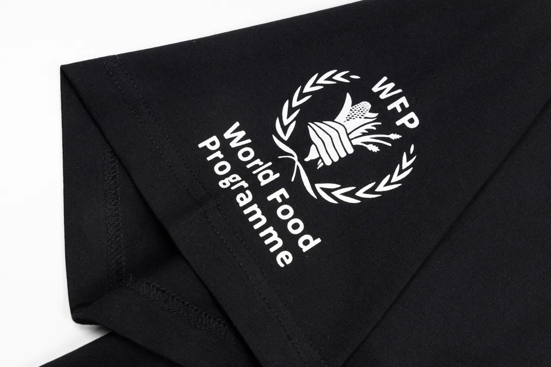 🅿️170 Detailed picture [Top version. Official website quality] BALENCIAGA/Balenciaga WFP4044 World Food Agency charity limited edition #short-sleeved T-shirt. The fabric is made of Paris ZP custom-woven and dyed cotton double yarn. Weighing 260 grams, the cloth surface is clean. The cloth pattern is clear, soft and comfortable. The ribbing is dyed with no color difference. The classic pattern printing uses environmentally friendly imported glue and precision stencils. The letters are clear. No burrs. The three-dimensional effect is strong. The version adopts the OS loose shoulder version. The same style for men and women. Coding: BL223030 Color: white, black, coffee Size: XS S M L