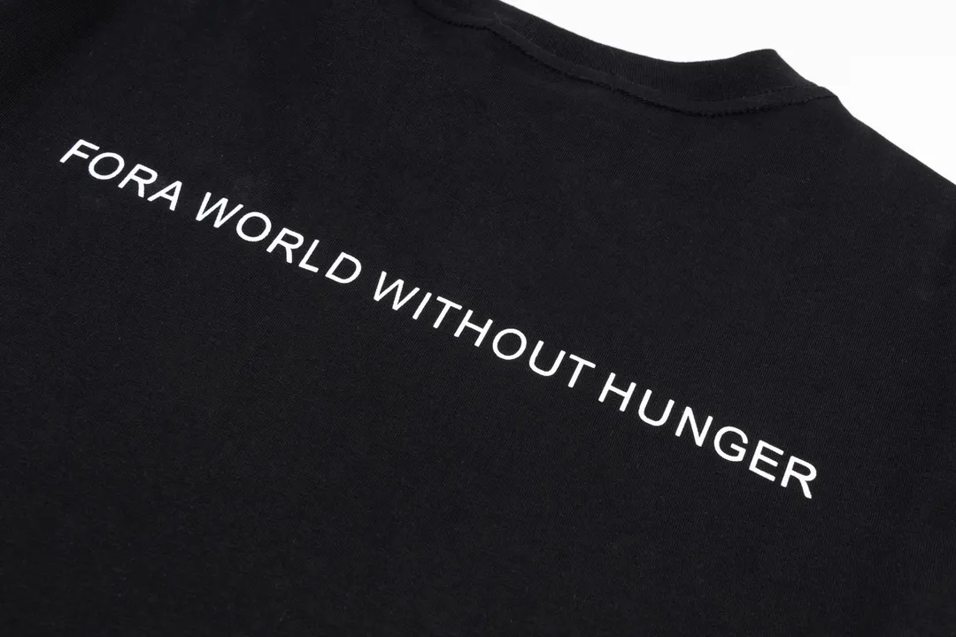 🅿️170 Detailed picture [Top version. Official website quality] BALENCIAGA/Balenciaga WFP4044 World Food Agency charity limited edition #short-sleeved T-shirt. The fabric is made of Paris ZP custom-woven and dyed cotton double yarn. Weighing 260 grams, the cloth surface is clean. The cloth pattern is clear, soft and comfortable. The ribbing is dyed with no color difference. The classic pattern printing uses environmentally friendly imported glue and precision stencils. The letters are clear. No burrs. The three-dimensional effect is strong. The version adopts the OS loose shoulder version. The same style for men and women. Coding: BL223030 Color: white, black, coffee Size: XS S M L
