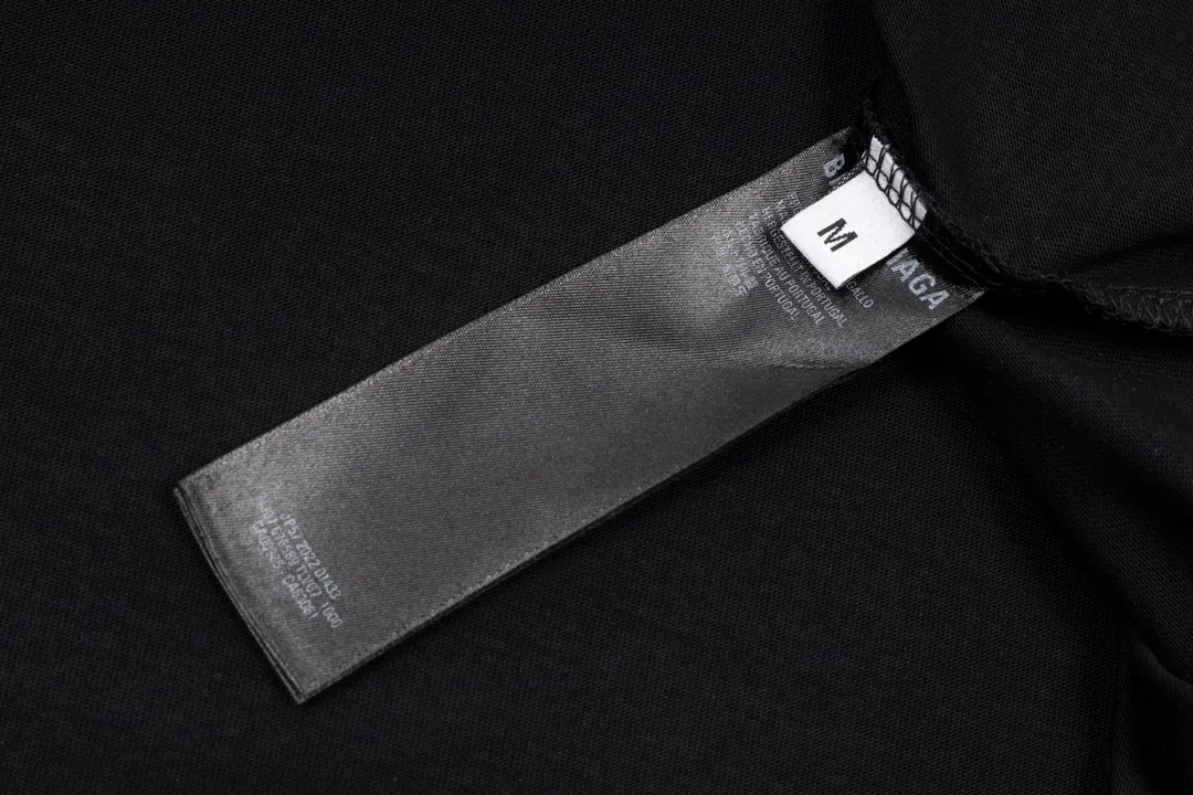 🅿️170 Detailed picture [Top version. Official website quality] BALENCIAGA/Balenciaga WFP4044 World Food Agency charity limited edition #short-sleeved T-shirt. The fabric is made of Paris ZP custom-woven and dyed cotton double yarn. Weighing 260 grams, the cloth surface is clean. The cloth pattern is clear, soft and comfortable. The ribbing is dyed with no color difference. The classic pattern printing uses environmentally friendly imported glue and precision stencils. The letters are clear. No burrs. The three-dimensional effect is strong. The version adopts the OS loose shoulder version. The same style for men and women. Coding: BL223030 Color: white, black, coffee Size: XS S M L