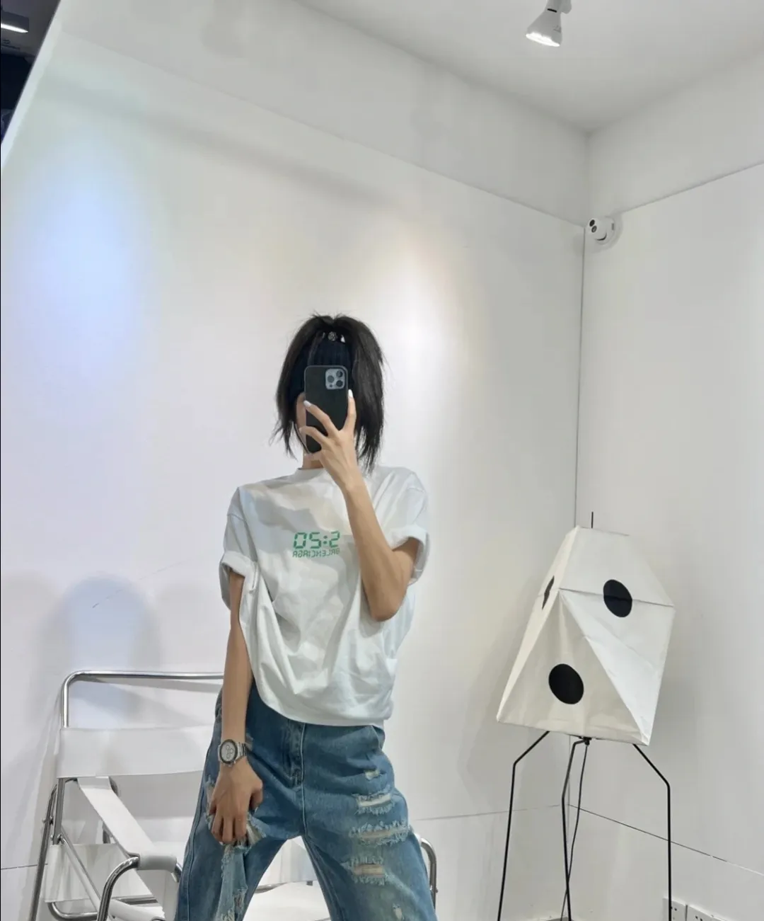 ♻️💯Refer to the model picture for the upper body❤️Can be paired with a gift box BALENCIAGA 520 limited capsule series I love you luminous 5:20 men and women couples the same fashion brand pure cotton loose breathable short sleeves. The fluorescent font on the chest particularly highlights the theme of this short sleeve. Obvious, naked expression. The printing uses collar glue technology, and fluorescent powder is added in proportion to the glue. When the printing is heated and exposed to ultraviolet light, a luminous effect can appear. The fabric of the clothes, black and white, has been washed. The fabric is made of 26S 280g pure cotton fabric. The black color has been fried with snowflakes and distressed. Original and consistent craftsmanship! Color: Washed Black White Size: XS-L P:240