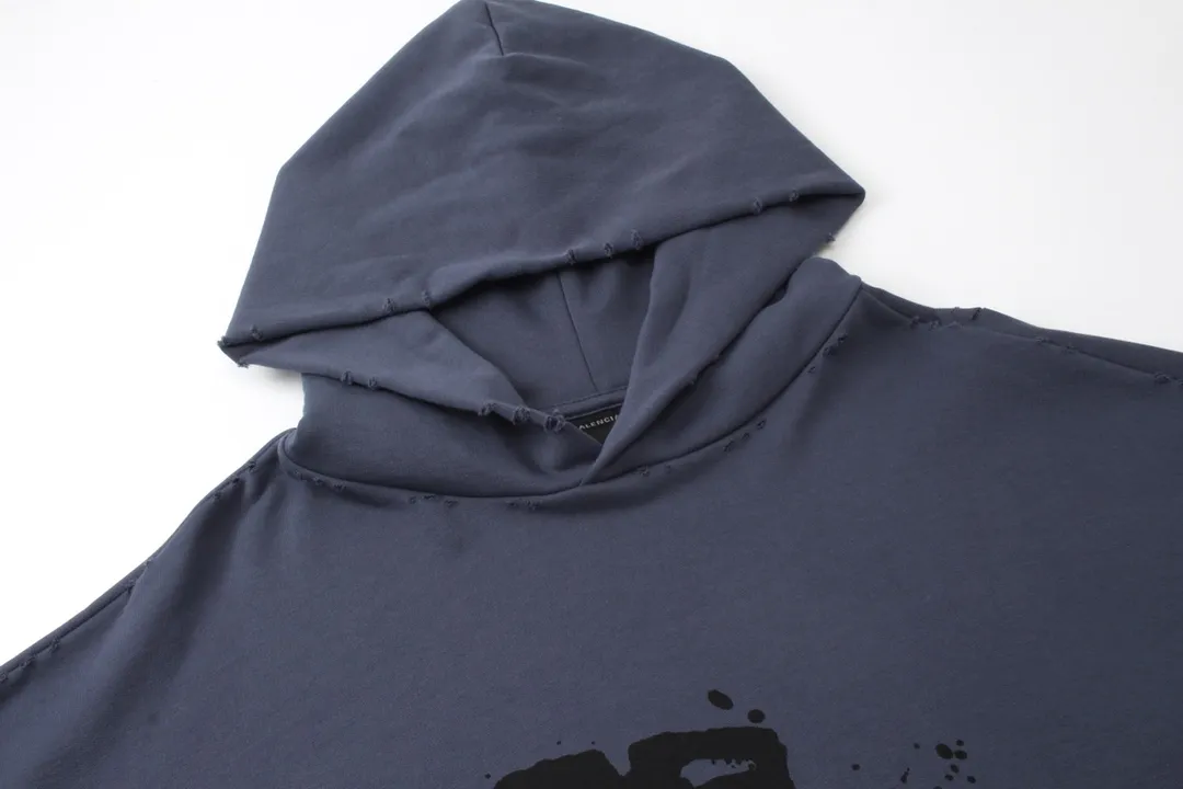 🅿️300 Detailed picture [Top version. Official website quality] BALENCI*GA/Paris BALENCI*GA#BB hand-painted graffiti long-sleeved hooded sweatshirt. 2023 autumn and winter new products. Brick cabinet synchronization. The fabric is made of Paris ZP custom-woven and dyed cotton double-yarn David sweatshirt. The weight is 450 grams, the cloth surface is clean. The cloth pattern is clear. Soft and comfortable. Good color fastness. Not easy to change color. The threads are woven and dyed with no color difference. The printing uses a round machine hand-painted effect. No burrs. The color follows the original board. The whole piece of clothing is hand-made and worn. The brick cabinet is restored. The version adopts the OS loose shoulder style. Same style for men and women. Coding: BL238018 Color: black, white, gray blue, pink Size: XS S M L