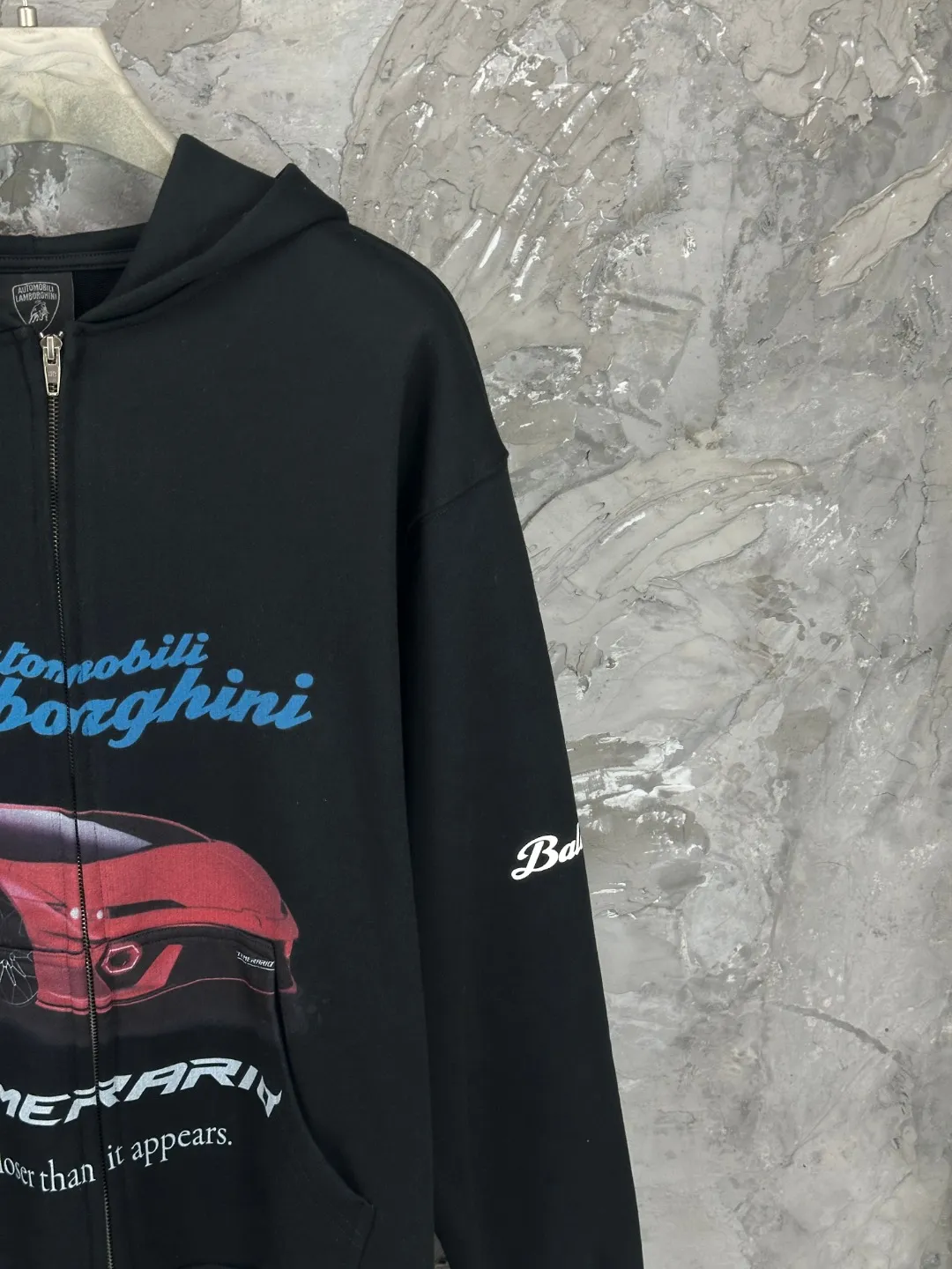 🅿️430 - BALENCI*GA Paris co-branded Lamborghini hooded zipper sweatshirt. The front and rear embroidery printing is done by computer direct printing. Customized matching hardware. The letters are clear. The effect is three-dimensional. Exclusively pattern-woven and dyed 460g fabric. Threads are dyed in the same cylinder with zero color difference. Brick cabinet synchronization. Welcome to compare. Same style for men and women -Color: Black -SIZE: Xs S M L Style No. 8985#