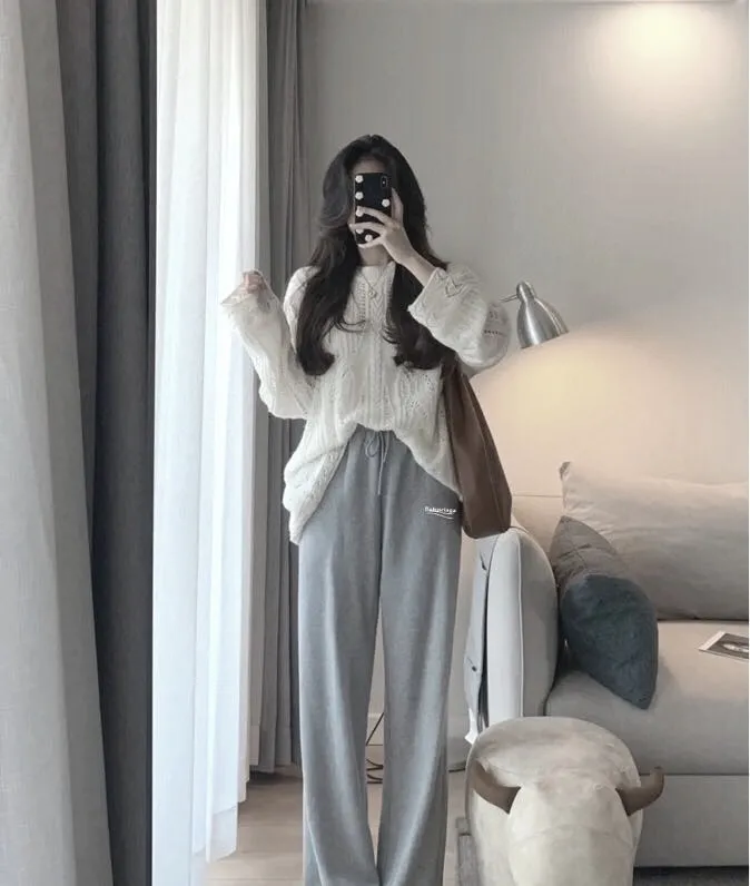 ♻️💯Upper body reference model picture❤️Top tried and true version Balenciaga 21SS BLCG Balenciaga Wave Coke male and female couple star same style pure cotton terry trousers sweatpants casual pants classic and versatile style is here! With these pants, they look perfect no matter what outfit you wear! Get it now! Customized special fabrics, ready-to-wear washable, soft and comfortable to the touch.  460 grams of dust-free sweatshirt fabric, washed and cut. Imported environmentally friendly water glue is added to the garment and washed twice to ensure consistent printing. Customized wash mark. This year's sincere shorts LOGO adopts Japanese Tajima embroidery technology, and the printing is full and meticulous. Color: Black/Grey/White/Blue Size: XS-L P:370