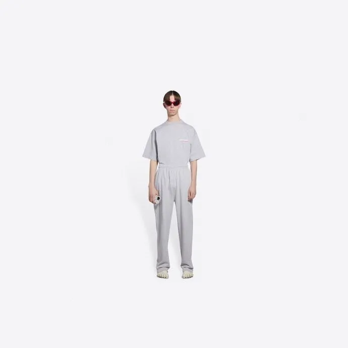 ♻️💯Upper body reference model picture❤️Top tried and true version Balenciaga 21SS BLCG Balenciaga Wave Coke male and female couple star same style pure cotton terry trousers sweatpants casual pants classic and versatile style is here! With these pants, they look perfect no matter what outfit you wear! Get it now! Customized special fabrics, ready-to-wear washable, soft and comfortable to the touch.  460 grams of dust-free sweatshirt fabric, washed and cut. Imported environmentally friendly water glue is added to the garment and washed twice to ensure consistent printing. Customized wash mark. This year's sincere shorts LOGO adopts Japanese Tajima embroidery technology, and the printing is full and meticulous. Color: Black/Grey/White/Blue Size: XS-L P:370