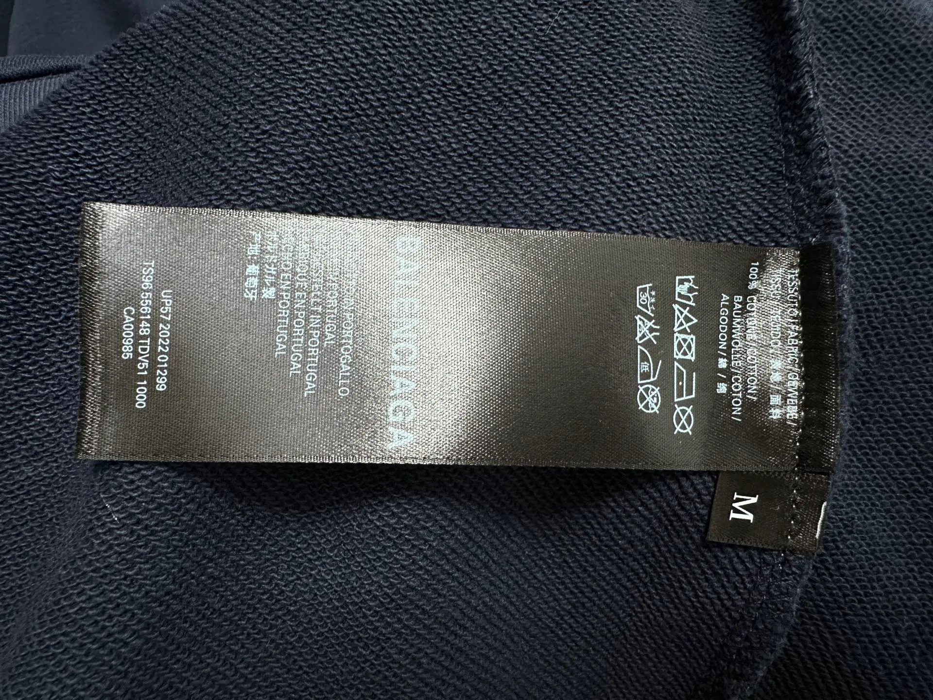 🅿️330 【BALENCIaGA】Paris small letter hooded sweatshirt. The fabric surface is clean. The fabric pattern is clear, soft and comfortable. The threads are dyed with no color difference. The tape is stamped with imported transparent glue. The effect is three-dimensional. Restore brick cabinets, adopt OS loose shoulder style. Same style for men and women. Size: S-XL
