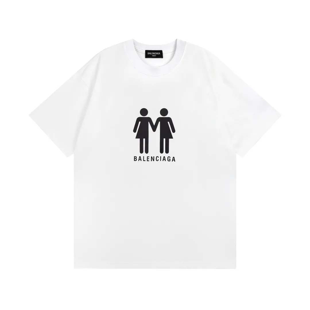 🅿️176 Detailed picture [Top version. Official website quality] BALENCI*GA/Paris. Double portrait multi-national flag direct-printed short-sleeved T-shirt. The fabric is made of Paris ZP custom-woven and dyed cotton double yarn. The net weight is 260 grams. The cloth surface is clean. The cloth pattern is clear. Soft and comfortable. The threads are dyed with no color difference. The pattern uses Kornit digital direct printing machine, and the colors of the national flags of many countries are clear. The direct-injection color is aligned with the original color, does not fade, and has no hand feel. The process is complex. Restored brick cabinets, produced at Jubie Market based on pictures, welcome to compare. The version uses OS loose shoulder design. Same style for men and women Code: BL223087 Color: Black. White Size: XS to L