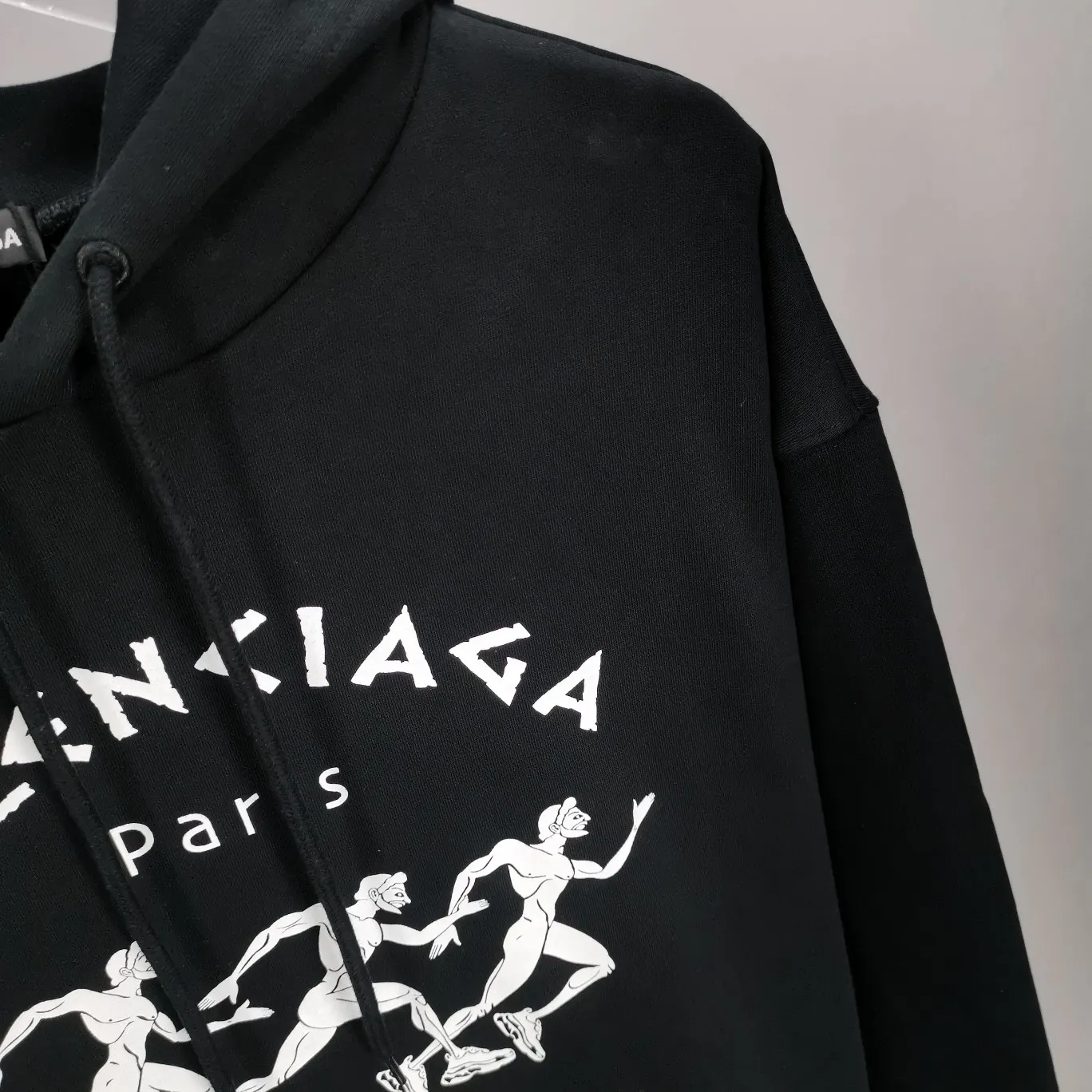 The top tested version of Balenciaga BALENCIAGA running men's running marathon pure cotton loose loose men's and women's couple's same style autumn and winter hoodie hooded sweatshirt. The printing uses imported glue, high covering screen technology, high printing accuracy and no tooth edges. Neat, refreshing, and clear texture. The fabric is made of 480g combed cotton fabric, which is full of drape! Color: Black White Dark Blue Size: XS-L P:450