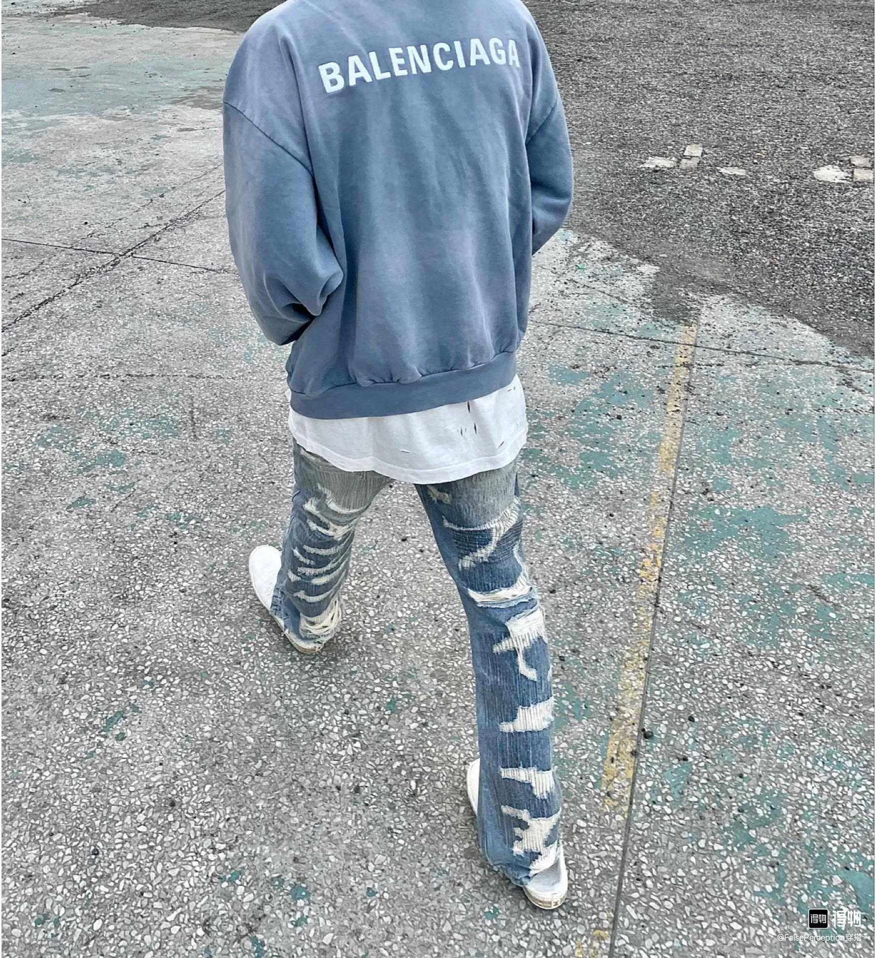 ♻️💯Refer to the model picture for the upper body❤️Top tested version - BALENCIAGA - Paris' new gradient color series. Hooded sweatshirt with embroidered letter logo on the front and back. Exclusive logo letter pattern on the front and rear panels. Heavy craftsmanship. Simple but not simple. Original development of custom-woven fabric. Use specific weight 480g. Process washing treatment. Spray horse process. Not easy to deform. Soft texture. Full of thickness. Highly restored. The chest is made of imported Tajima machine heavy industry high-density embroidery. Fine embroidery, three-dimensional effect, clear lines, no rough edges and miscellaneous threads, ultra-high-tech embroidery, very high fullness, obvious concave and convex texture, OS dropped shoulders, loose version, same style for men and women, color: lavender, gradient blue, size: XS--L P:480