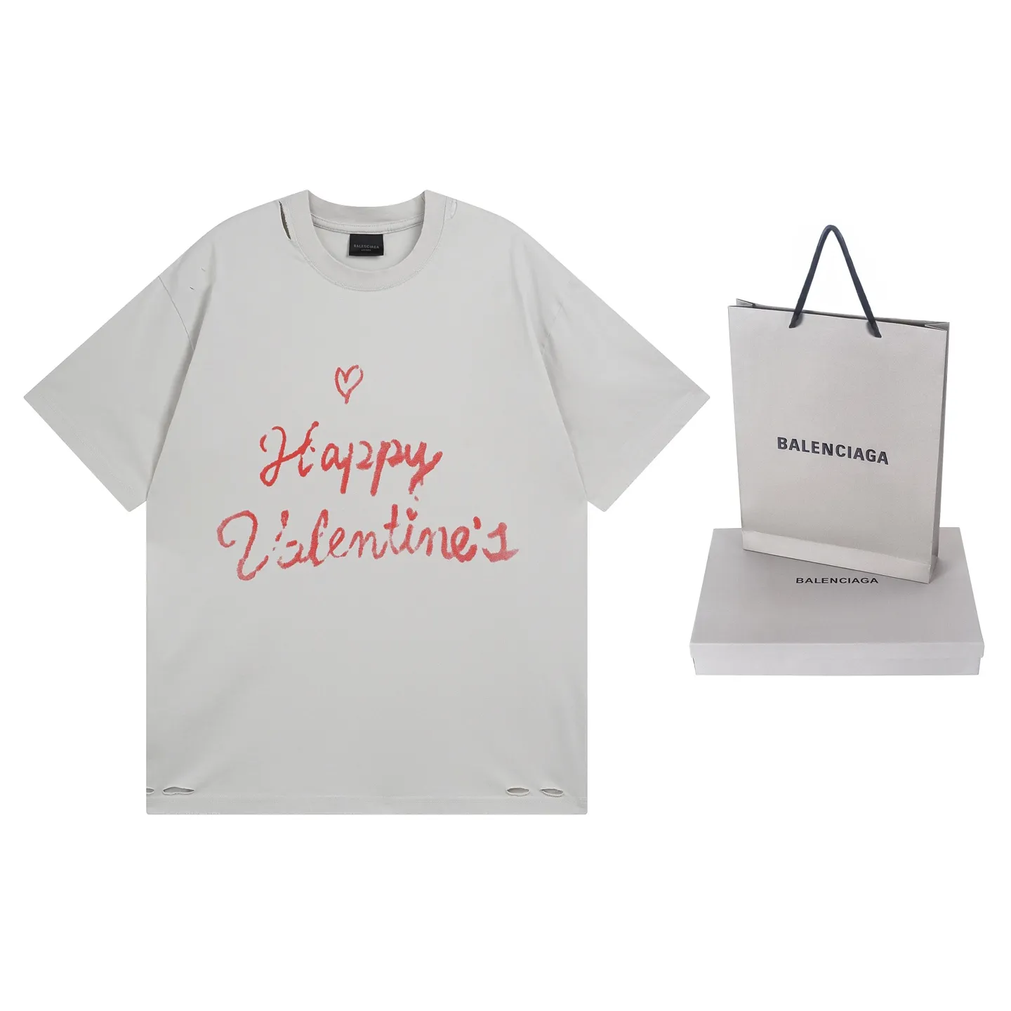 🅿️190 real photos [Top version. Official website quality] BALENCI*GA/Paris.SS25 latest model, Paris Valentine’s Day limited edition. English direct-printed short-sleeved T-shirts on the front and back. Brick cabinet synchronization. Genuine products are developed at the first time. Welcome to compare! . The fabric is made of Paris ZP custom-woven and dyed cotton double yarn. Weighing 260 grams, the cloth surface is clean. The cloth pattern is clear, soft and comfortable. The threads are dyed with no color difference. The printing uses direct-injection environmentally friendly imported materials. The letters are clear and the effect is three-dimensional. The version adopts OS loose shoulder design. Same style for men and women. Code: BL253661 Color: washed black, gray and white. Size: XS S M L