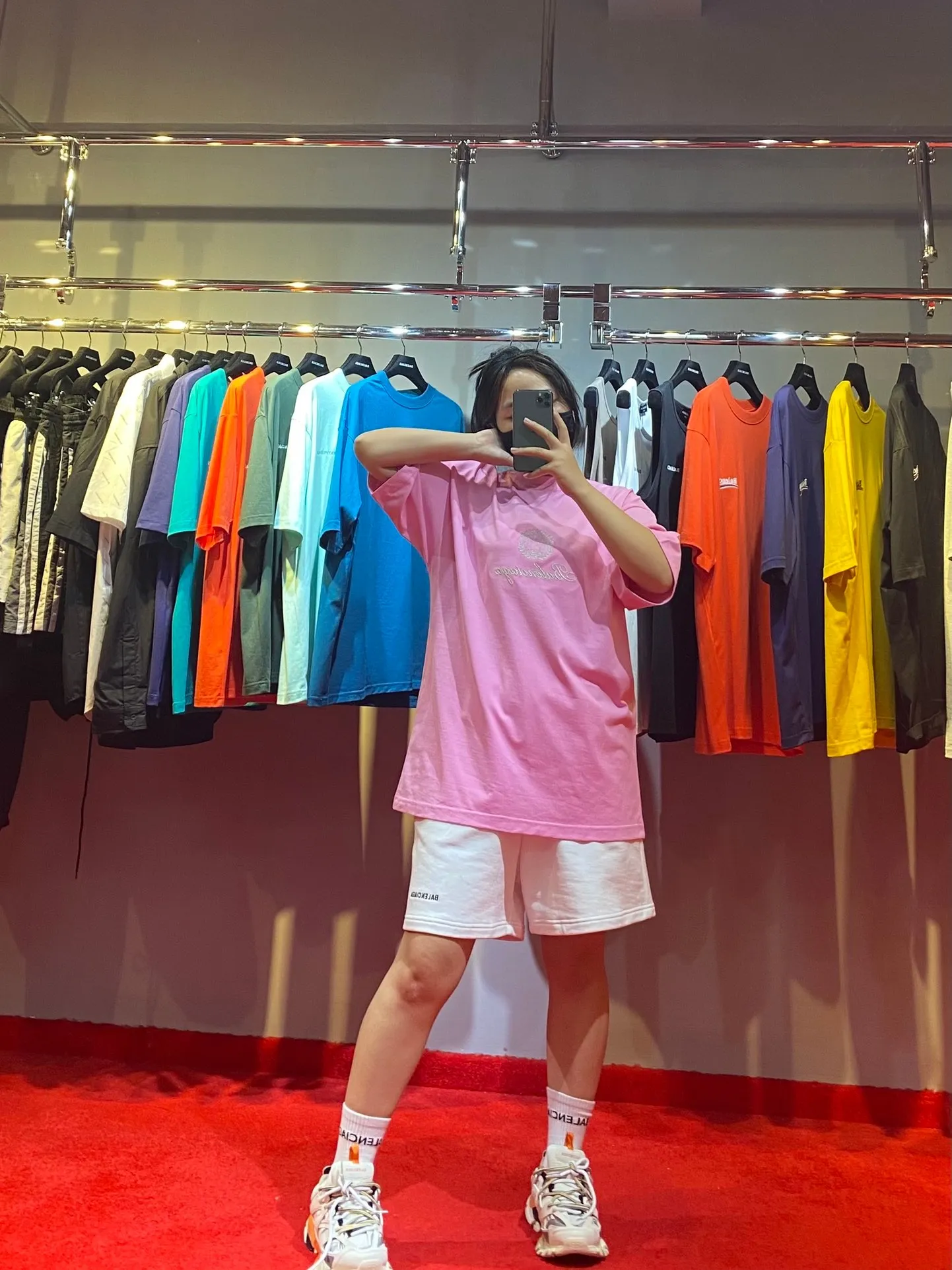 ♻️💯Upper body reference model picture❤️Top tested version BALENCIAGA Balenciaga three-dimensional art embroidery Cupid badge Tanabata Valentine's Day limited edition male and female couple star same style pure cotton short-sleeved T-shirt Tanabata limited edition Cupid gold thread embroidered short-sleeved T-shirt Using imported Tajima machine, the embroidery effect is three-dimensional and full, first-line craftsmanship level, the quality is visible to the naked eye, the overall font size, spacing, and detailed features of the pattern are restored. The Cupid portrait is created by flat embroidery outline The surrounding main body adopts precision three-dimensional embroidery technology. The embroidery is very fine and dense. The font is clear and has a strong sense of lines and three-dimensionality. It highly restores the yb effect. Custom-woven and dyed 280g top-quality combed cotton fabric. The threads are in the same cylinder with 0 color difference. Exclusive high-quality. Welcome to compare. Same style for men and women. Color: white, black, pink. Size: XS-L P:260