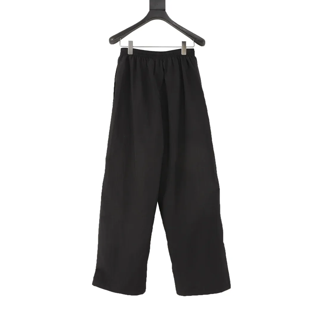 🅿️540 Balenciaga BLCG 25FW half-circle embroidered white striped sports suit trousers, light luxury, a must-have item for daily commuting for men and women, correct version, welcome to compare, detailed features · Customized matt Taslan jacket fabric · The fabric has undergone a waterproof coating process · The lining is made of three-level polyester bird's eye mesh · OS ultra-loose silhouette design · Side zipper pockets hooded design · Internal zipper pocket design · Elastic waistband design at the hem · Customized molded hardware zippers Double puller design for jackets · Tajima high-speed embroidery machine with 100,000 three-dimensional needles · Splicing and inserting technology · Zippered pockets on the side of trousers · Customized molded hardware zippers with original logo · Original main mark washed tag packaging Color: Black Size: 46-52