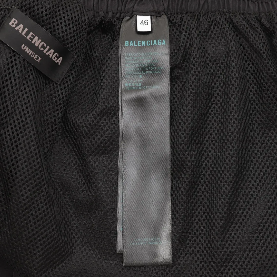 🅿️540 Balenciaga BLCG 25FW half-circle embroidered white striped sports suit trousers, light luxury, a must-have item for daily commuting for men and women, correct version, welcome to compare, detailed features · Customized matt Taslan jacket fabric · The fabric has undergone a waterproof coating process · The lining is made of three-level polyester bird's eye mesh · OS ultra-loose silhouette design · Side zipper pockets hooded design · Internal zipper pocket design · Elastic waistband design at the hem · Customized molded hardware zippers Double puller design for jackets · Tajima high-speed embroidery machine with 100,000 three-dimensional needles · Splicing and inserting technology · Zippered pockets on the side of trousers · Customized molded hardware zippers with original logo · Original main mark washed tag packaging Color: Black Size: 46-52