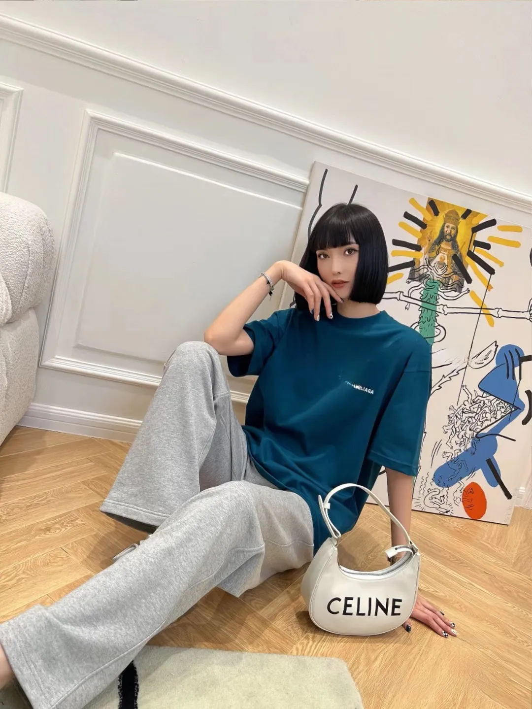 ♻️💯Upper body reference model picture❤️The top-notch proven version of BALENCIAGA with large LOGO on the back and basic letters, pure cotton loose, same style for male and female couples, trendy brand high-end short-sleeved T-shirt, the god of simplicity in Paris, a volume sought after by many stars. Lisa’s favorite basic short-sleeved Paris style, which has a very high appearance rate. Wear alone, paired with jeans, shorts, and sweatpants, it's a versatile style. Xiaohongshu, a hot item on INS, a must-have for Paris fans. The logo slogan on the back is made of Tajima embroidery technology. Please pay attention to the importance of the version. Don't make a pattern based on the pictures. If you don't have the original version, you won't be able to make it look one to one like the original version. At most, you can just make a look. It's just a piece of clothing without a soul. The fabric is made of 24S 260g double yarn pure cotton fabric. The threads and fabric are custom woven and dyed in the same style, without color difference.  A complete set of customized tags, collar tags, washed, plastic bags, and most importantly, a complete set of bags, tag codes, and codes are all authentic.  Color: White Black Royal Blue Apricot Floral Gray Pink Beige Chinese Red Deep Sea Blue Purple Size: XS-L P:250