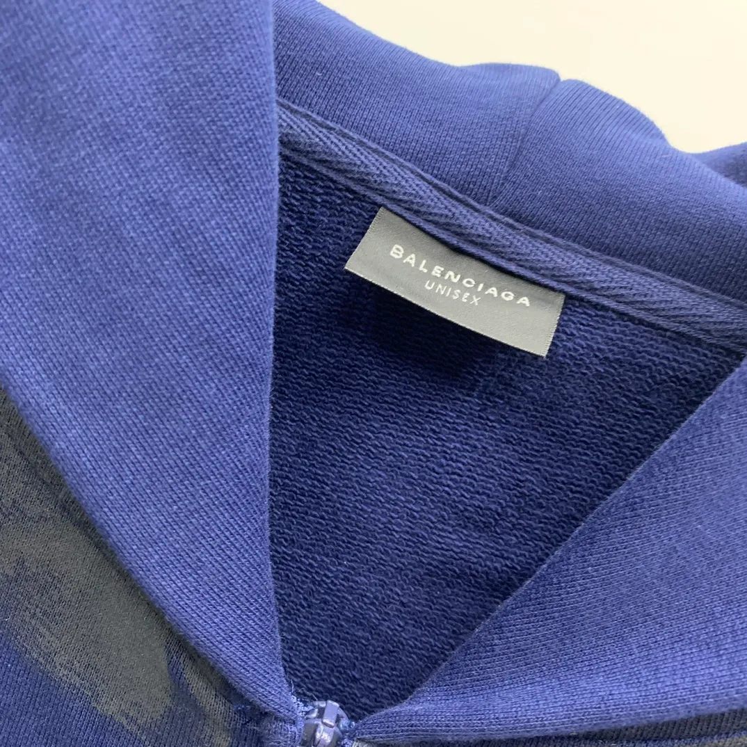 Top tested version Balenciaga Paris co-branded Lauren Raff mustang war horse embroidered flag muddy old dirty zipper cardigan sweatshirt #custom-woven Paris fabric 480g. The zipper is matched with a custom logo. Imported Tajima machines are used to embroider large-area heavy-duty high-density embroidery effects to make the embroidery more three-dimensional. The back is printed with imported glue. The ready-made garments are hand-ground and irregularly applied with mud to create a mud effect. Each piece of clothing needs to be coated three times, with an hour's interval between each coat to allow the coating to dry completely to ensure that the printing will not stick together. Exclusive and high quality due to heavy work and time consuming labor.   Color: Dark Blue Size: XS-L P:510