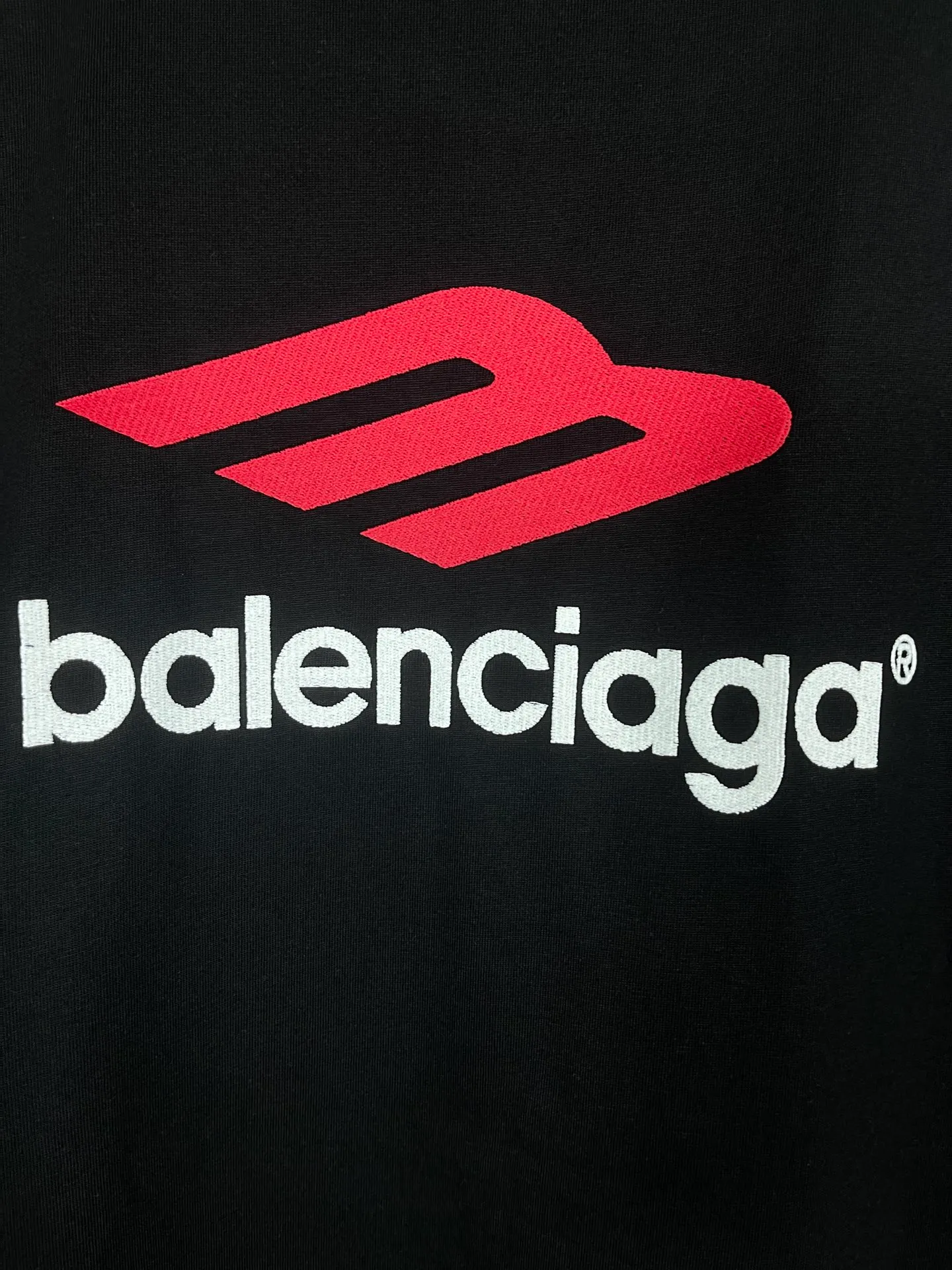 🅿️206 Actual pictures [Top version. Official website quality] BALENCI*GA/Paris. 24ss latest front and rear fabric splicing of different colors. AB double-sided printing and embroidery double combined with classic style. Genuine product developed at the first time. Notice! ️New method of splicing, different market currency. The brick cabinet is synchronized. The fabric is made of Paris ZP custom-woven and dyed cotton with double yarns and compact cotton. The weight is 260 grams. The cloth surface is clean. The cloth pattern is clear, soft and comfortable, and the threads are dyed with no color difference. The classic pattern is directly printed using environmentally friendly imported materials, and the embroidery uses an imported Tajima embroidery machine. The letters are clear and the effect is three-dimensional. Restore the brick cabinet. The overweight craft version adopts the OS loose shoulder version. The same style for men and women. Code: BL223366 Color: black blue, gray and white Size: XS to L
