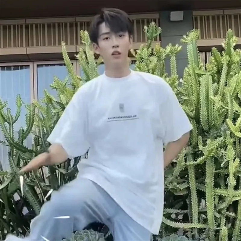 ♻️💯Upper body reference model picture❤️The top tested version of Balenciaga BALENCIAGA embroidered PDG 22SS new male and female couple star same style pure cotton loose short-sleeved T-shirt. The fabric is made of 26S240g Odel pure cotton fabric, the skin feels super silky! The printing uses imported Japanese Tajima embroidery technology. The straight line distortions you see in the picture are the folds of the clothes, and the stripes are straight lines. The letters are clear and full!  Color: White Size: XS-L P:250