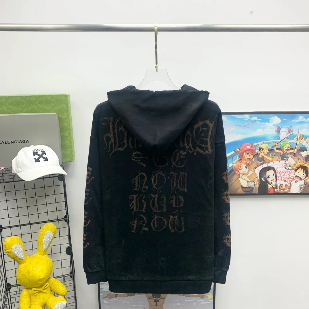 Top tested version BALENCIAGA Balenciaga SS23 official website catwalk style mud-dyed Sanskrit destruction male and female couple star same style pure cotton wide zipper jacket sweatshirt. The back printing uses white ink direct injection process. After spraying out a very obvious effect, it is made into garments and washed, and the fabric printing is washed to a vague nostalgic retro feeling. This is the key soul of this dress!  PS: The printing size and fabric are all the same, only the length of the clothes is ➕ 4 cm! 460 grams of high-end customized fabrics, with excellent washing effect, breathable and thick hand feel. The details are all made by hand polishing and craftsmanship. The original version is matched and not easy to deform. The independent zipper hardware is molded and the ready-to-wear is heavily washed. The color is washed black and the black jacket is the basic foundation. The mud-dyed hand-painted plate matching process on the back presents a Sanskrit letter design that is very classic and versatile. I fell in love with it at first sight. It has been created through multiple processes to create a full sense of high-end. Same style for men and women, complete in three sizes, size: XS-L P:430