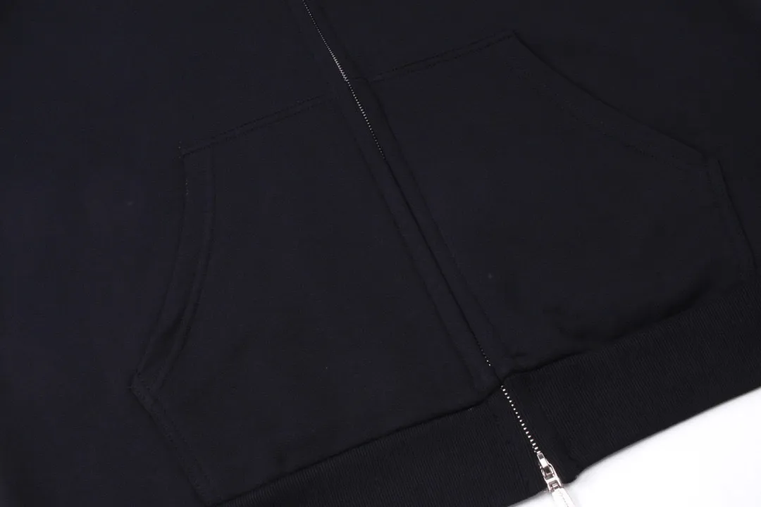 🅿️380 real photos [Top version. Official website quality] BALENCI*GA/Paris co-branded Adidas Adidas clover three-stripe LOGO embroidered zipper cardigan hooded sweatshirt# The fabric is made of Paris ZP custom-woven and dyed cotton sweatshirt. Weighing 450 grams, the cloth surface is clean. The cloth pattern is clear, soft and comfortable. The threads are dyed with no color difference. The classic pattern embroidery uses imported embroidery, and the letters are clear, three-dimensional and without rough edges. Jubie market produces pictures based on pictures. Welcome to compare. The version adopts OS loose shoulder design. Same style for men and women. Code: BL238052 Color: Black Size: XS S M L