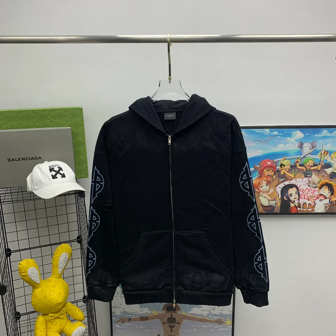 Top tested version BALENCIAGA Tower Paris Night Balenciaga distressed, dirty, hole-washed hooded zipper hoodie sweatshirt YB1.3W purchase ➕ price 10K purchase original directional development! 460g double-ply double-yarn terry fabric, the garment weight is as high as 1.2kg! The back printing adopts Kornit digital direct printing process, and the shipment is extremely slow! Especially the Yunmu color on the tower is very delicate and grainy! The overall bursting letters are very evenly distressed and have a full sense of distress! The whole body was severely damaged, all randomly worn by hand! Very time consuming! The whole piece of clothing went through three washes. The fabric was first pre-shrunk, and then washed with distressing water to wash out the color on the printed surface to give it a distressed look. After washing with water for the second time, do the dirty coating. The staining is also a manual process, and each position of the coating must be brushed more than 3 times before! The key point is the coating on the back. It is a process that really makes people vomit blood. It has to be brushed back and forth, more than 20 times, to evenly apply the coating! It can be said that it will never be seen alive. After the coating is completed, the garments will be sprayed and then washed with wax! After washing with the wax, the fabric feels smooth and won't have that harsh, rough feel! This is also a key craft! If this step is missing, it won’t be visible on the screen, but it will be very uncomfortable and the skin texture will be very poor!  The workmanship is troublesome, and it normally takes 15 days for orders to be returned! Look at this construction period and this price, do you think it’s worth it?  Size: XS-L Color: Active Black P:490