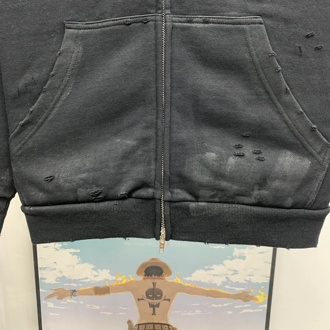 Top tested version BALENCIAGA Tower Paris Night Balenciaga distressed, dirty, hole-washed hooded zipper hoodie sweatshirt YB1.3W purchase ➕ price 10K purchase original directional development! 460g double-ply double-yarn terry fabric, the garment weight is as high as 1.2kg! The back printing adopts Kornit digital direct printing process, and the shipment is extremely slow! Especially the Yunmu color on the tower is very delicate and grainy! The overall bursting letters are very evenly distressed and have a full sense of distress! The whole body was severely damaged, all randomly worn by hand! Very time consuming! The whole piece of clothing went through three washes. The fabric was first pre-shrunk, and then washed with distressing water to wash out the color on the printed surface to give it a distressed look. After washing with water for the second time, do the dirty coating. The staining is also a manual process, and each position of the coating must be brushed more than 3 times before! The key point is the coating on the back. It is a process that really makes people vomit blood. It has to be brushed back and forth, more than 20 times, to evenly apply the coating! It can be said that it will never be seen alive. After the coating is completed, the garments will be sprayed and then washed with wax! After washing with the wax, the fabric feels smooth and won't have that harsh, rough feel! This is also a key craft! If this step is missing, it won’t be visible on the screen, but it will be very uncomfortable and the skin texture will be very poor!  The workmanship is troublesome, and it normally takes 15 days for orders to be returned! Look at this construction period and this price, do you think it’s worth it?  Size: XS-L Color: Active Black P:490