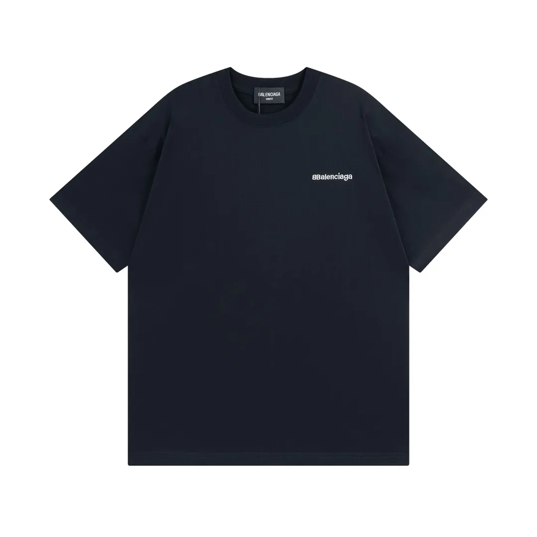 🅿️160 Detailed Picture [Top version. Official website quality] BALENCI*GA/Paris#Classic letter BB small English LOGO embroidered short-sleeved T-shirt# The fabric is made of Paris ZP custom-woven and dyed cotton double yarn. Weighing 260 grams, the cloth surface is clean. The cloth pattern is clear, soft and comfortable. The threads are dyed with no color difference. The classic pattern embroidery uses an imported embroidery machine, and the embroidery thread color is embroidered according to the original color. It is produced according to the pictures in the special market. The letters are clear. The three-dimensional effect is strong. The version adopts the OS loose shoulder version. The same style for men and women. Coding: BL223075 Color: Black. White. Khaki. Gray Size: XS to L