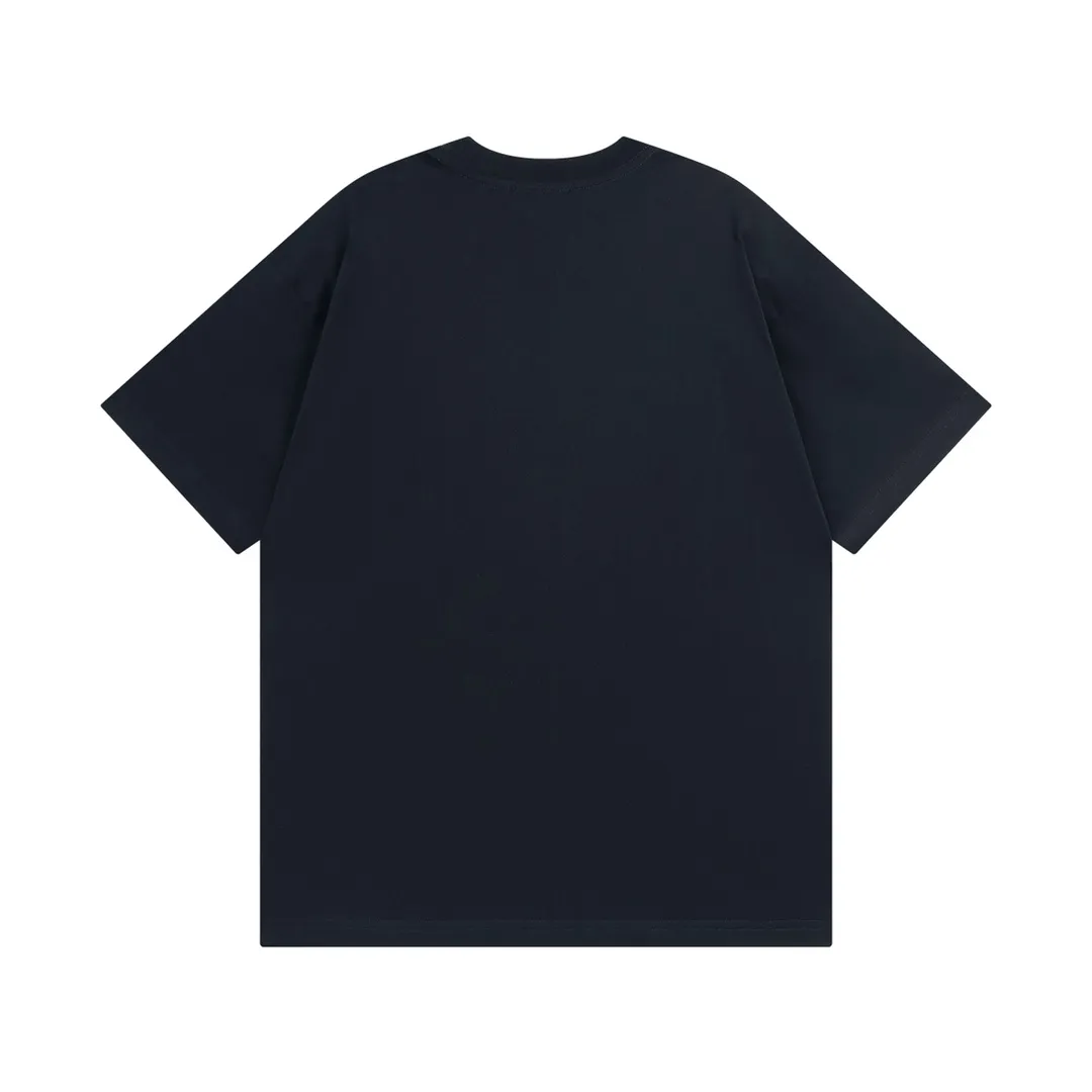 🅿️160 Detailed Picture [Top version. Official website quality] BALENCI*GA/Paris#Classic letter BB small English LOGO embroidered short-sleeved T-shirt# The fabric is made of Paris ZP custom-woven and dyed cotton double yarn. Weighing 260 grams, the cloth surface is clean. The cloth pattern is clear, soft and comfortable. The threads are dyed with no color difference. The classic pattern embroidery uses an imported embroidery machine, and the embroidery thread color is embroidered according to the original color. It is produced according to the pictures in the special market. The letters are clear. The three-dimensional effect is strong. The version adopts the OS loose shoulder version. The same style for men and women. Coding: BL223075 Color: Black. White. Khaki. Gray Size: XS to L
