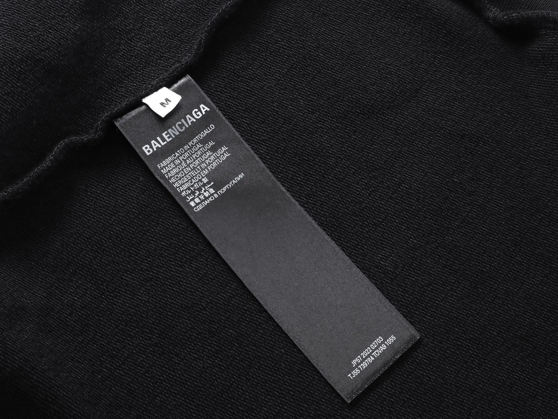🅿️390 - BALENCI*GA Paris embroidered small letter hooded sweatshirt. The front and back embroidery is finely embroidered by imported Tajima embroidery machines. Handmade masters position and polish. Customized matching hardware. Clear letters. Three-dimensional effect. Exclusively pattern-matched, custom-woven and dyed 460g fabric. Threads are dyed in the same cylinder with zero color difference. Brick cabinet synchronization. Welcome to compare. Same style for men and women -Color: black, off-white -SIZE: Xs S M L Style number 8980#