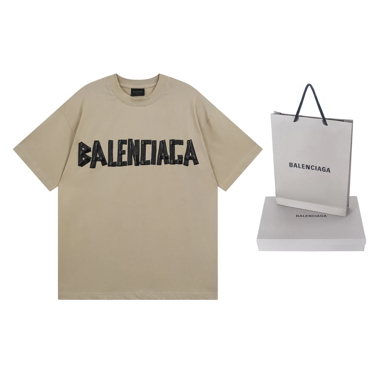 🅿️194 Actual pictures [Top version. Official website quality] BALENCI*GA/Paris. 25ss latest classic. Masking tape printing. Ready-to-wear washed and frayed short-sleeved T-shirt. Brick cabinet synchronization. The fabric is made of Paris ZP custom-woven and dyed 100% cotton double yarn compact cotton. The weight is 260 grams, the cloth surface is clean. The cloth pattern is clear, soft and comfortable, and the thread is dyed with no color difference. The classic pattern is printed with environmentally friendly imported materials, and the tape pattern is glued. The letters are clear and the effect is three-dimensional. Restored brick cabinet. The garments were washed and aged, and polished by many hands. Produced by ultra-heavy craftsmanship, the market currency is very different, welcome to compare. The version adopts OS loose shoulder design. The same style for men and women. Code: BL253383 Color: black blue, plum red, khaki Size: XS S M L