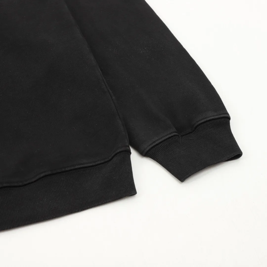 🅿️520 balenciaga/Balenciaga Gradient washed destroyed hand-painted cursive lettering round neck sweatshirt Customized high-weight knitted cotton fabric carefully made, particularly solid feel, full texture, soft and delicate, comfortable for the upper body, excellent moisture absorption and perspiration performance, not stuffy! The logo written in cursive on the chest is very conspicuous, and the gradient is washed and destroyed, making it highly recognizable! The loose OS cut is in line with the current trend aesthetic. It is very tolerant and can be easily styled if you wear it casually! size：S-L