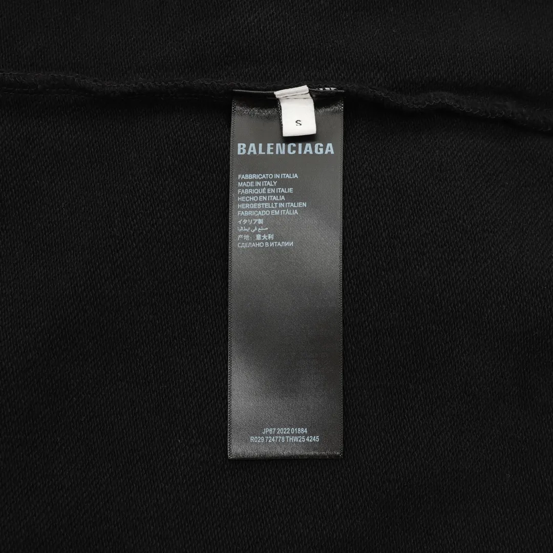 🅿️520 balenciaga/Balenciaga Gradient washed destroyed hand-painted cursive lettering round neck sweatshirt Customized high-weight knitted cotton fabric carefully made, particularly solid feel, full texture, soft and delicate, comfortable for the upper body, excellent moisture absorption and perspiration performance, not stuffy! The logo written in cursive on the chest is very conspicuous, and the gradient is washed and destroyed, making it highly recognizable! The loose OS cut is in line with the current trend aesthetic. It is very tolerant and can be easily styled if you wear it casually! size：S-L