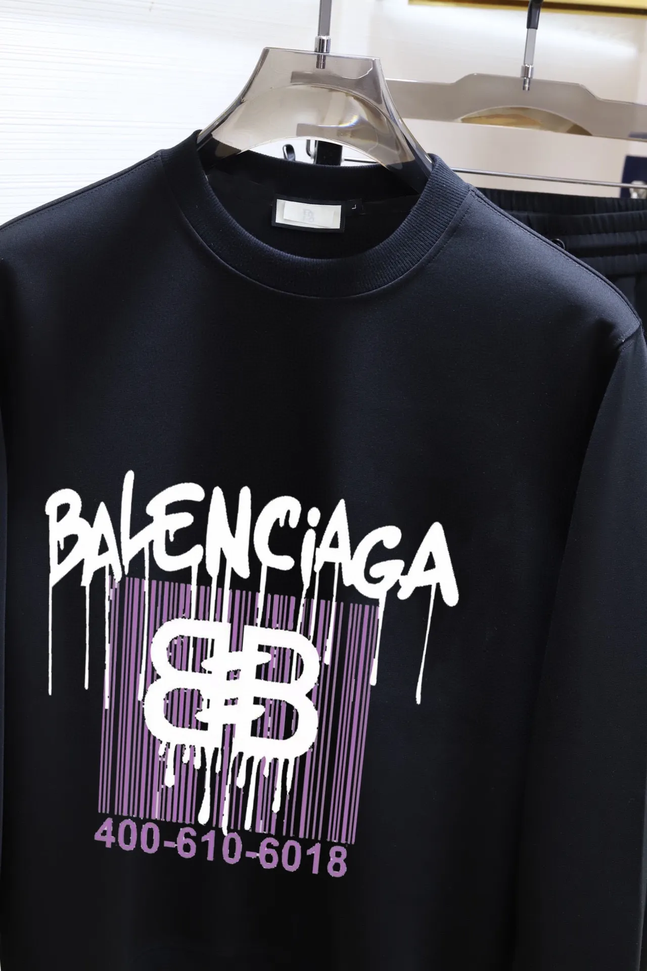 🅿️400 brand [BALENCIAGA] (velvet and thickened) 2025 autumn and winter new products, celebrities' favorite fashion-flavored casual suits, clean and neat tailoring, full of urban style. Made of high-quality customized fabrics, the lining has excellent thermal insulation effect, feels soft and dry, and the upper body effect is crisp and stylish. The three-dimensional cutting process and the pattern are all of high standards, and the silhouette version has the right benefits! It is not tight at all, and you feel good when you put it on. So many top-quality raw materials create high-end products with unparalleled value. It is the first choice for high-end fashion people. (Size: M-4XL can wear up to 200 pounds)