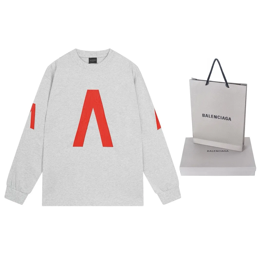 🅿️240 detailed pictures [Top version. Official website quality] BALENCI*GA/Paris. 2024 latest global limited edition. BALENCIAGA joins forces with Archive to create a long-sleeved T-shirt. Crack printed washed distressed T-shirt. Overweight craftsmanship, brick cabinet synchronization. ⚠️Distinguish the market currency, genuine research and development, worn. The hand painting is consistent with ZP, and the printing uses imported cracked environmentally friendly glue. The garments are washed, worn and worn. The whole piece is designed with heavy craftsmanship. Comparisons welcome. The version adopts OS loose shoulder design. Same style for men and women. Code: BL235031 Color: black, off-white Size: XS S M L