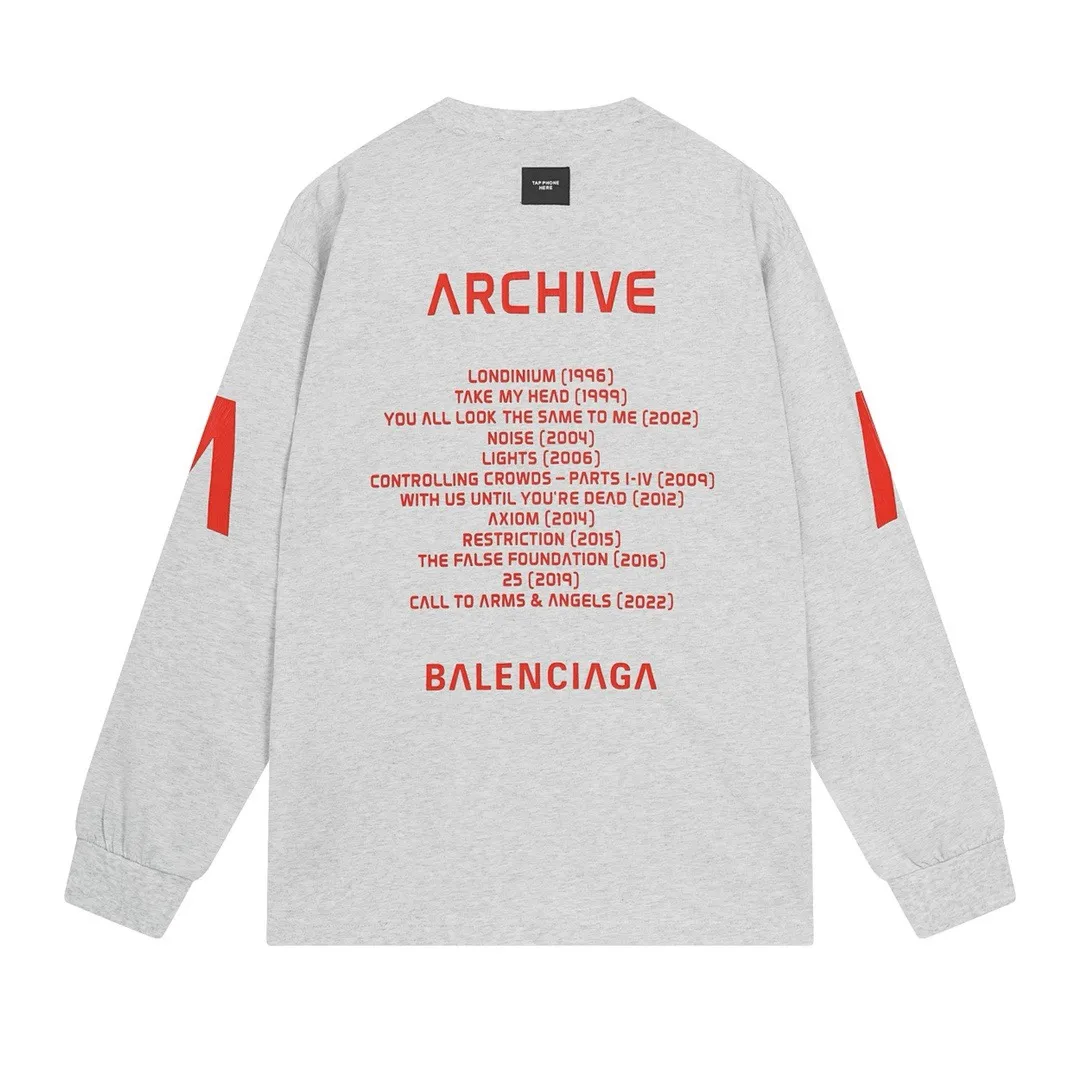 🅿️240 detailed pictures [Top version. Official website quality] BALENCI*GA/Paris. 2024 latest global limited edition. BALENCIAGA joins forces with Archive to create a long-sleeved T-shirt. Crack printed washed distressed T-shirt. Overweight craftsmanship, brick cabinet synchronization. ⚠️Distinguish the market currency, genuine research and development, worn. The hand painting is consistent with ZP, and the printing uses imported cracked environmentally friendly glue. The garments are washed, worn and worn. The whole piece is designed with heavy craftsmanship. Comparisons welcome. The version adopts OS loose shoulder design. Same style for men and women. Code: BL235031 Color: black, off-white Size: XS S M L