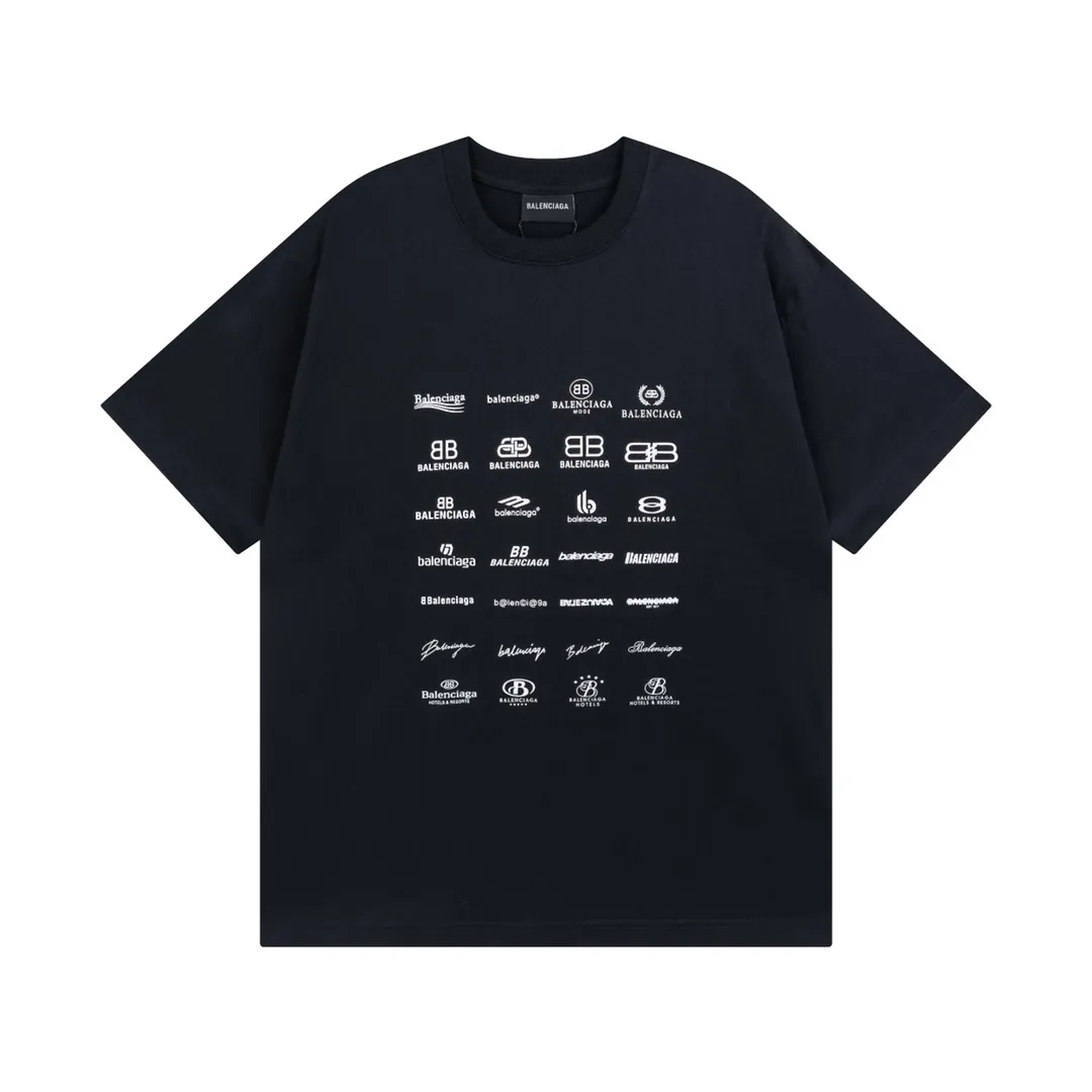🅿️170 Detailed Picture [Top version. Official website quality] BALENCI*GA/Paris BALENCI*GA# 2023 spring and summer new style, printed with classic LOGO collection short-sleeved T-shirt. 2023 spring and summer new product. Brick cabinet synchronization. The fabric is made of Paris ZP custom-woven and dyed 100% cotton double yarn compact cotton. The weight is 260 grams. The cloth surface is clean. The cloth pattern is clear. Soft and comfortable. Good color fastness. Not easy to change color. The threads are woven and dyed with no color difference. The printing uses imported environmentally friendly rubber paddles, precision stencils, fine LOGO letters, clear letters, no burrs, and a three-dimensional effect. Restore brick cabinet. The version adopts OS loose shoulder version. Same style for men and women. Code: BL223071 Color: black, beige, pink, smoky gray, white. Size: XS to L