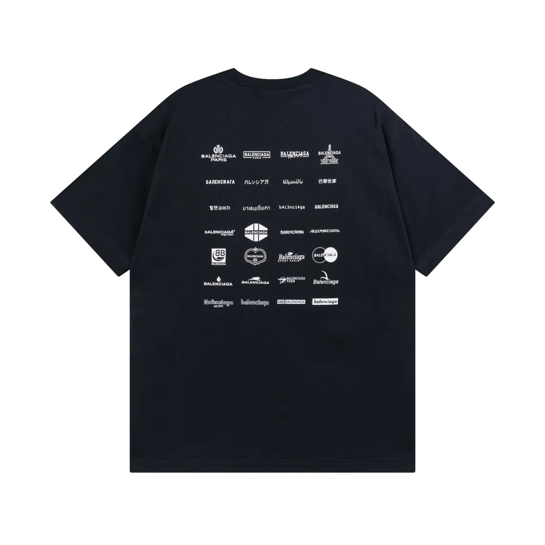 🅿️170 Detailed Picture [Top version. Official website quality] BALENCI*GA/Paris BALENCI*GA# 2023 spring and summer new style, printed with classic LOGO collection short-sleeved T-shirt. 2023 spring and summer new product. Brick cabinet synchronization. The fabric is made of Paris ZP custom-woven and dyed 100% cotton double yarn compact cotton. The weight is 260 grams. The cloth surface is clean. The cloth pattern is clear. Soft and comfortable. Good color fastness. Not easy to change color. The threads are woven and dyed with no color difference. The printing uses imported environmentally friendly rubber paddles, precision stencils, fine LOGO letters, clear letters, no burrs, and a three-dimensional effect. Restore brick cabinet. The version adopts OS loose shoulder version. Same style for men and women. Code: BL223071 Color: black, beige, pink, smoky gray, white. Size: XS to L