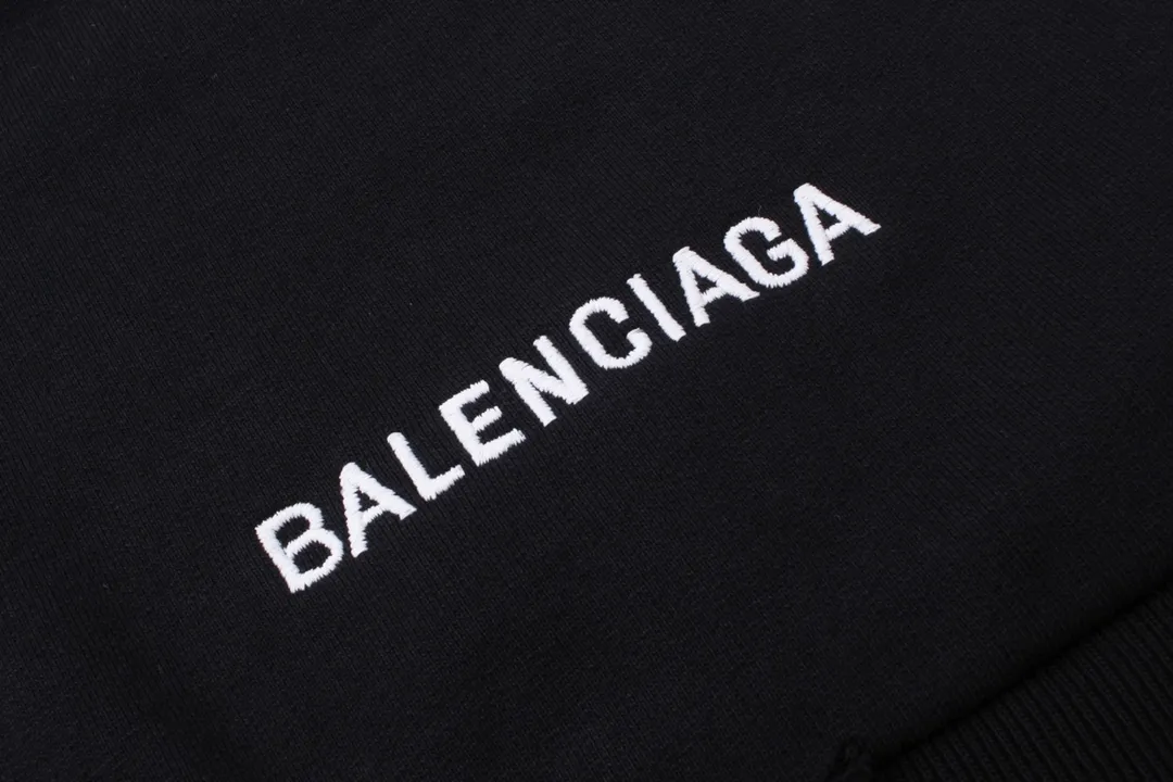 🅿️300 Detailed picture [Top version. Official website quality] BALENCI*GA/Paris BALENCI*GA#Valentine's Day. The latest model limited to Chinese Valentine's Day, love embroidered hooded sweatshirt. Brick cabinet synchronization. The fabric is made of Paris ZP custom-woven and dyed cotton double-yarn David sweatshirt. The weight is 450 grams. The cloth surface is clean. The cloth pattern is clear. Soft and comfortable. The color fastness is good. It is not easy to change color. The threads are woven and dyed with no color difference. The front and back embroidery is embroidered with an embroidery machine imported from Tajima. The effect is three-dimensional, and the version adopts the OS loose off-shoulder version. Same style for men and women. Code: BL238011 Color: washed black. Off-white. Size: XS S M L