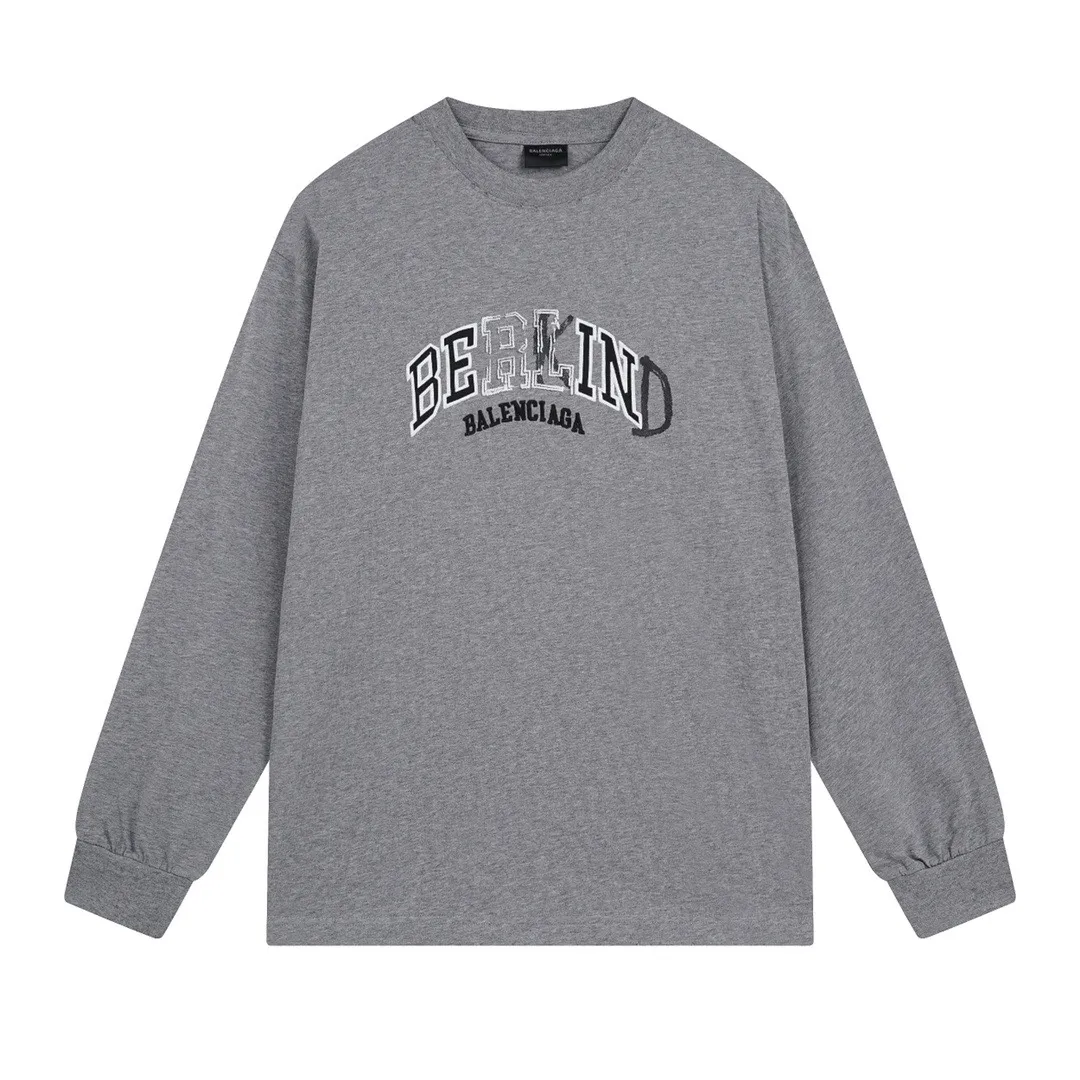 🅿️230 real photos [Top version. Official website quality] BALENCI*GA/Paris BALENCI*GA#2024 latest model, classic letter LOGO graffiti. Toothbrush embroidery ready-to-wear distressed short-sleeved T-shirt. Brick cabinet synchronization. Genuine products are developed and developed in the first time. Welcome to compare! The fabric is made of Paris ZP custom-woven and dyed 100% cotton double-yarn compact cotton. The weight is 260 grams. The cloth surface is clean. The cloth pattern is clear. It is soft and comfortable. It has good color fastness and is not easy to change color. The threads are woven and dyed with no color difference. The embroidery is done using imported Tajima embroidery machines. Super 12W needle and thread, three-dimensional effect, clear lines. No burrs and miscellaneous threads, ultra-high craftsmanship embroidery. Ready-to-wear clothing has a worn-in effect. The version adopts OS loose shoulder design. Same style for men and women. Code: BL225022 Color: dark blue gray, floral gray Size: XS S M L