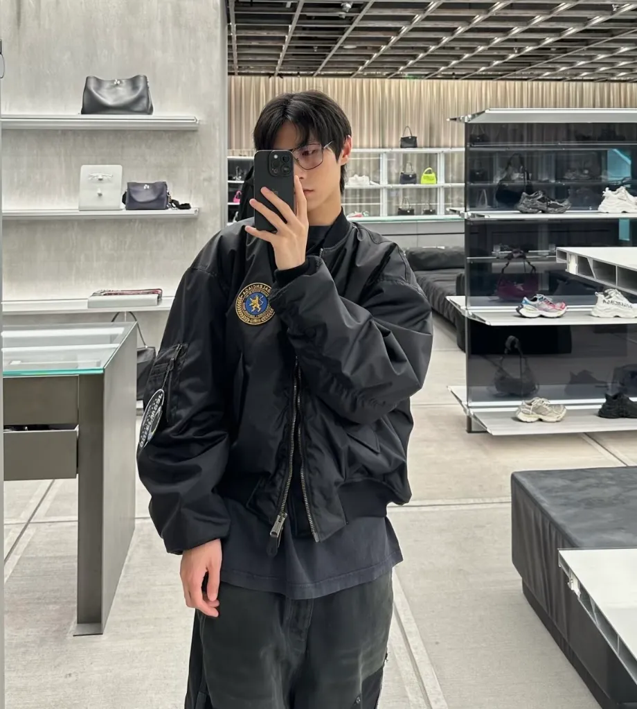 Balenciaga / Balenciaga Manchester United Lion Badge Flying Zip Cotton Jacket Upper Body Consultation Pictureℹ️