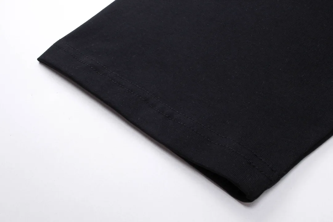 🅿️170 detailed pictures [Top version. Official website quality] BALENCI*GA/Paris. 2024 new style. New LOGO front and back printed short-sleeved T-shirt, brick cabinet synchronization. Genuine product developed at the first time, happy to print and compare! The fabric is made of Paris ZP custom-woven and dyed cotton double yarn. Weighing 260 grams, the cloth surface is clean. The cloth pattern is clear, soft and comfortable. The threads are dyed with no color difference. The classic LOGO is printed using environmentally friendly imported materials, with clear letters and a three-dimensional effect. Restore the brick cabinet. Different market currency, welcome to compare, the version adopts OS loose shoulder version. Same style for men and women Coding: BL223312 Color: black, white Size: XS to L