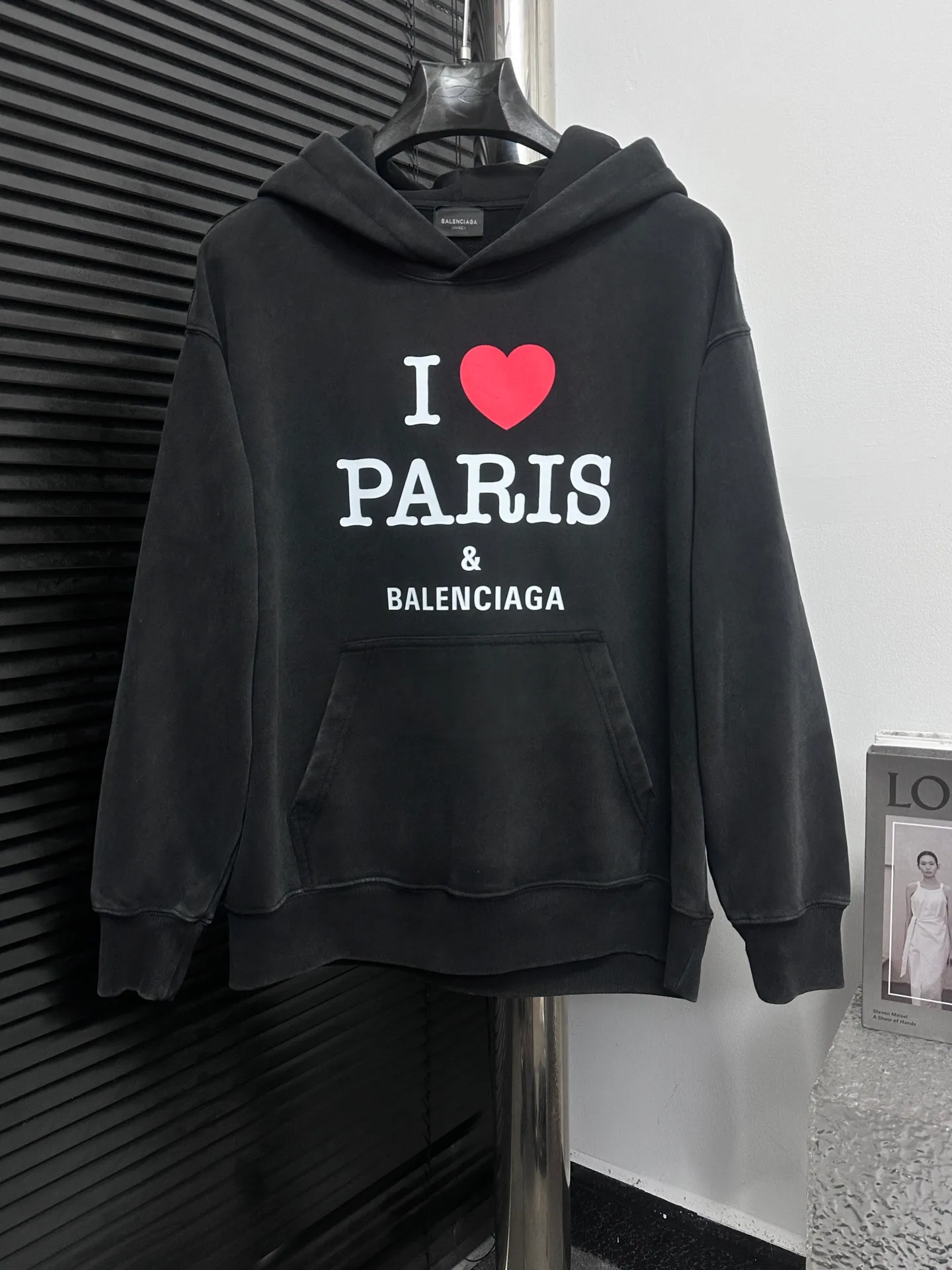 🅿️330 [BALENCIaGA] Paris washed hooded sweatshirt. The fabric is made of 400g Paris-specific double yarns* high weight double yarn ribs, washed and aged. It has a better hand feel and texture. It is not easy to deform, not easy to shrink, not easy to fade, and maintains long-term beauty. The same style for men and women! ! Size: S-XL